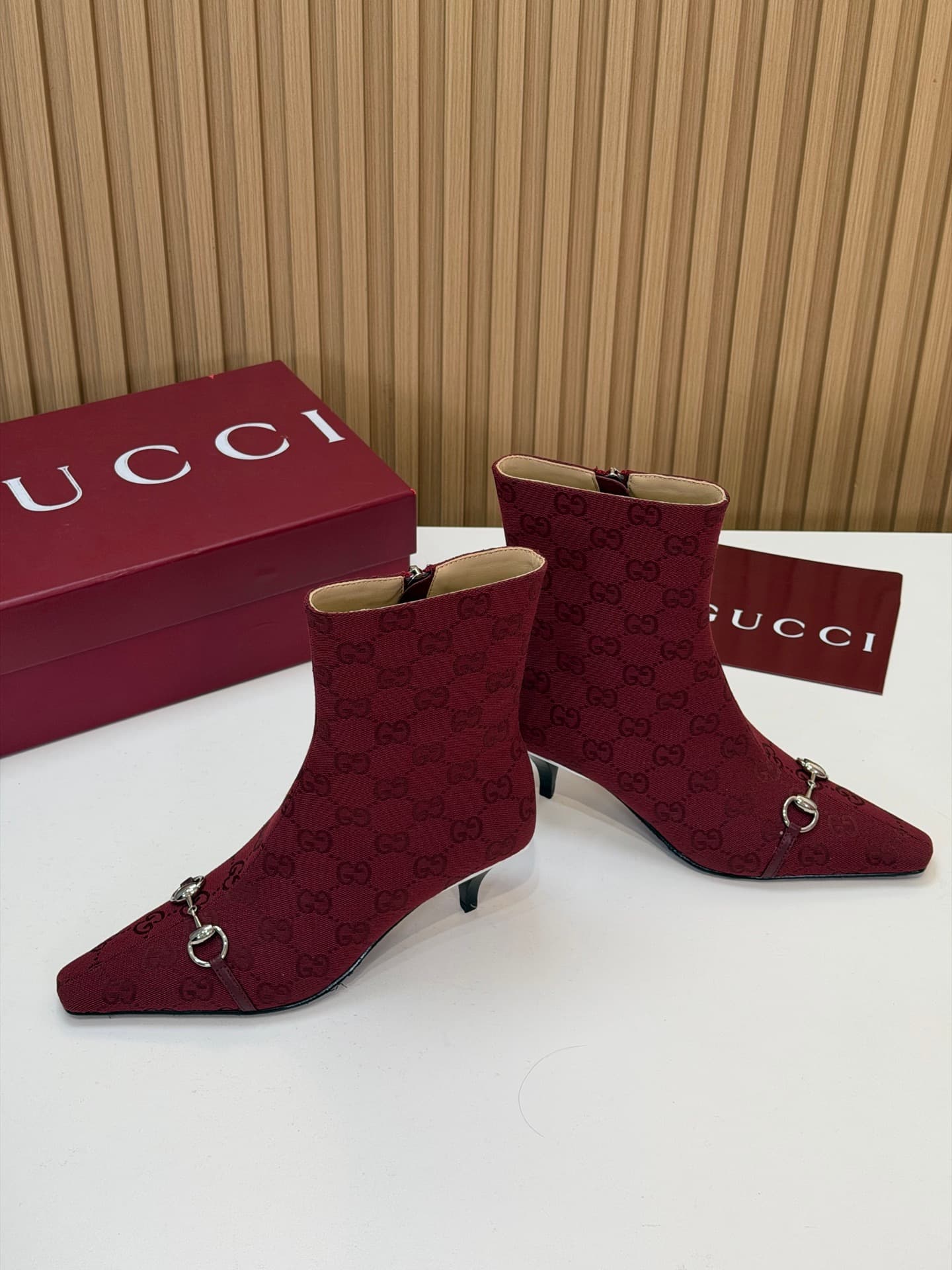 D6866 2026 Early Autumn 🆕 GUCCI High-End Luxury Collection – Vittoria series short boots, new autumn/winter products 🆕 Gucci small square-toe ankle boots 😍 Mane clip mid-heel, extended toe, tapered metal strips, side zipper low boots ‼️ Top quality 🆙 Repu — image 1