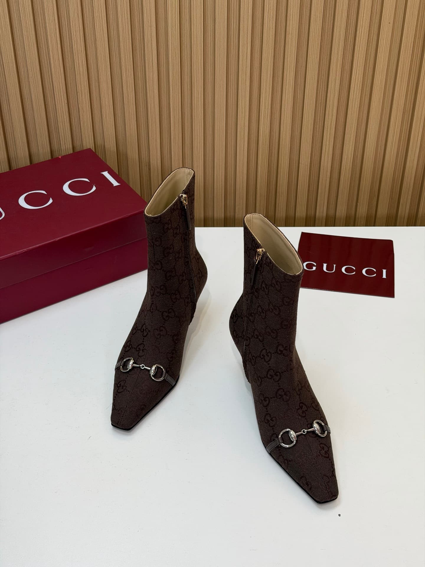 D6867 2026 early autumn 🆕 GUCCI high-end boutique Vittoria series ankle boots – new autumn/winter products 🆕 Gucci small toe ankle boots 😍 Manequin mid-heel with extended toe and side zipper low boots ‼️ Top quality 🆙 purchased through agent! Original 1:  — image 2