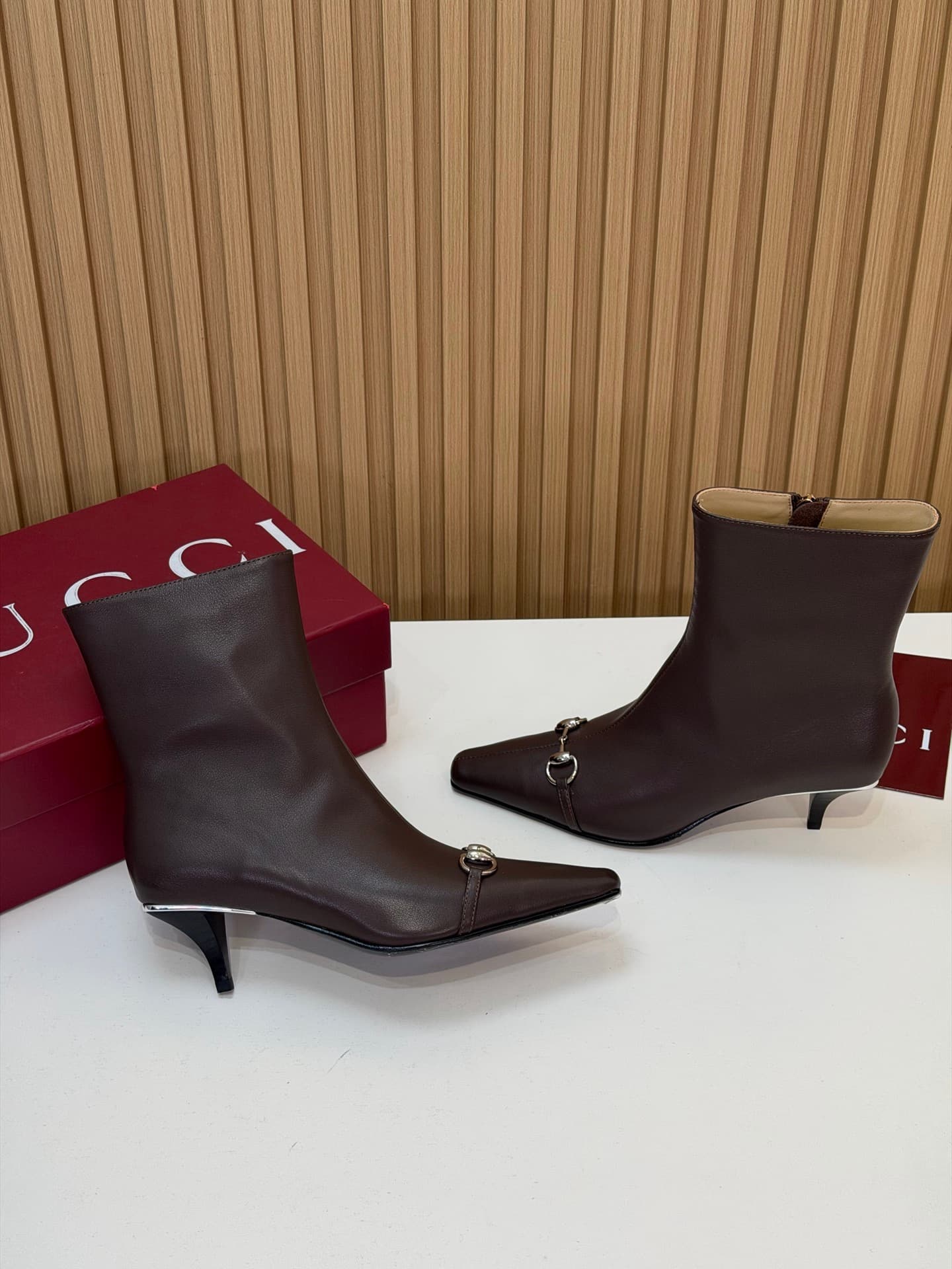 D6869 2026 early autumn 🆕 GUCCI high-end boutique Vittoria series short boots – new autumn/winter products 🆕 Gucci small square-toe ankle boots 😍 Horsehair fastenings, medium heel, extended toe, conical metal strip, side zipper low boots ‼️ Top quality 🆙  — image 8