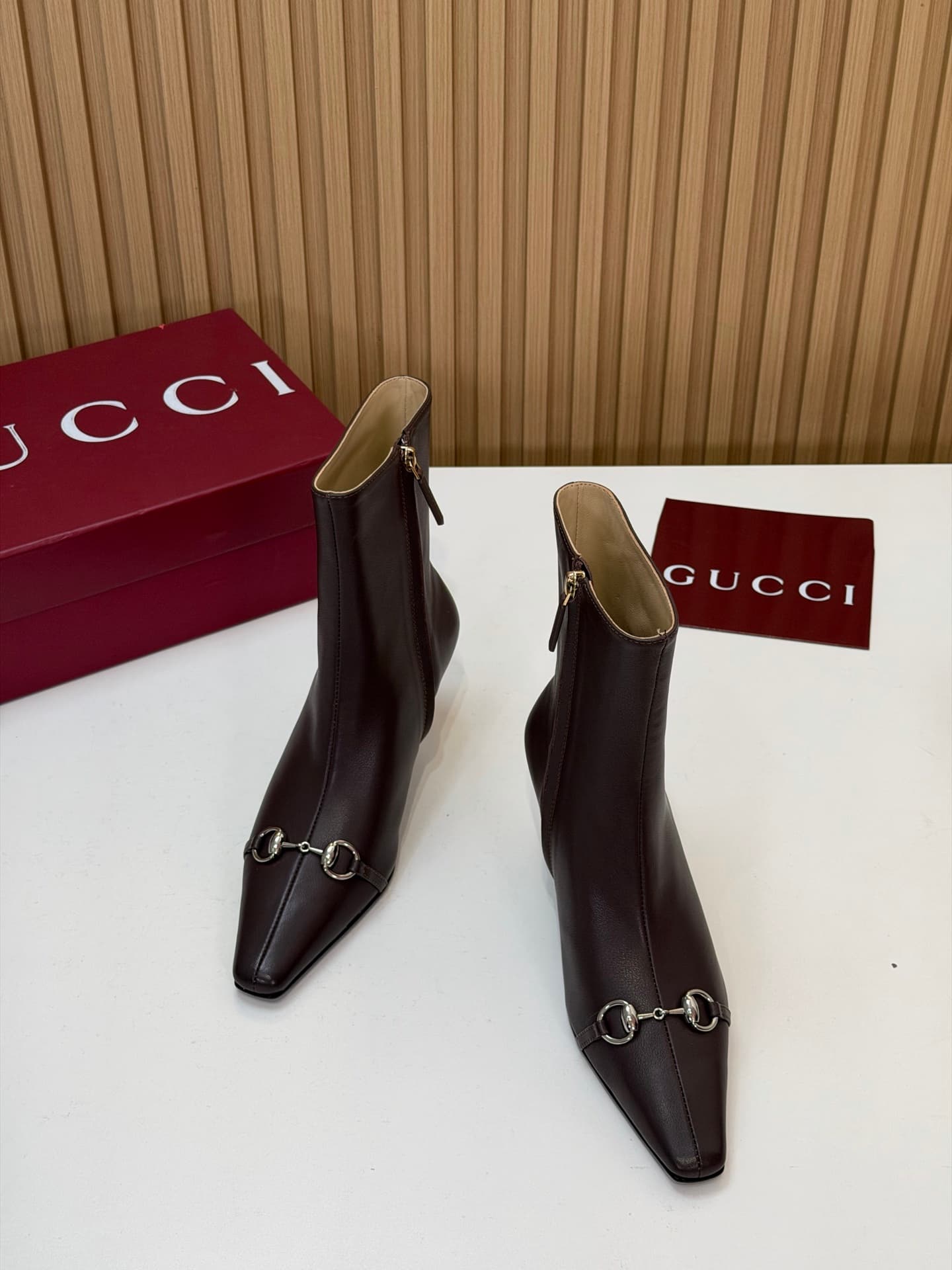 D6869 2026 early autumn 🆕 GUCCI high-end boutique Vittoria series short boots – new autumn/winter products 🆕 Gucci small square-toe ankle boots 😍 Horsehair fastenings, medium heel, extended toe, conical metal strip, side zipper low boots ‼️ Top quality 🆙  — image 2