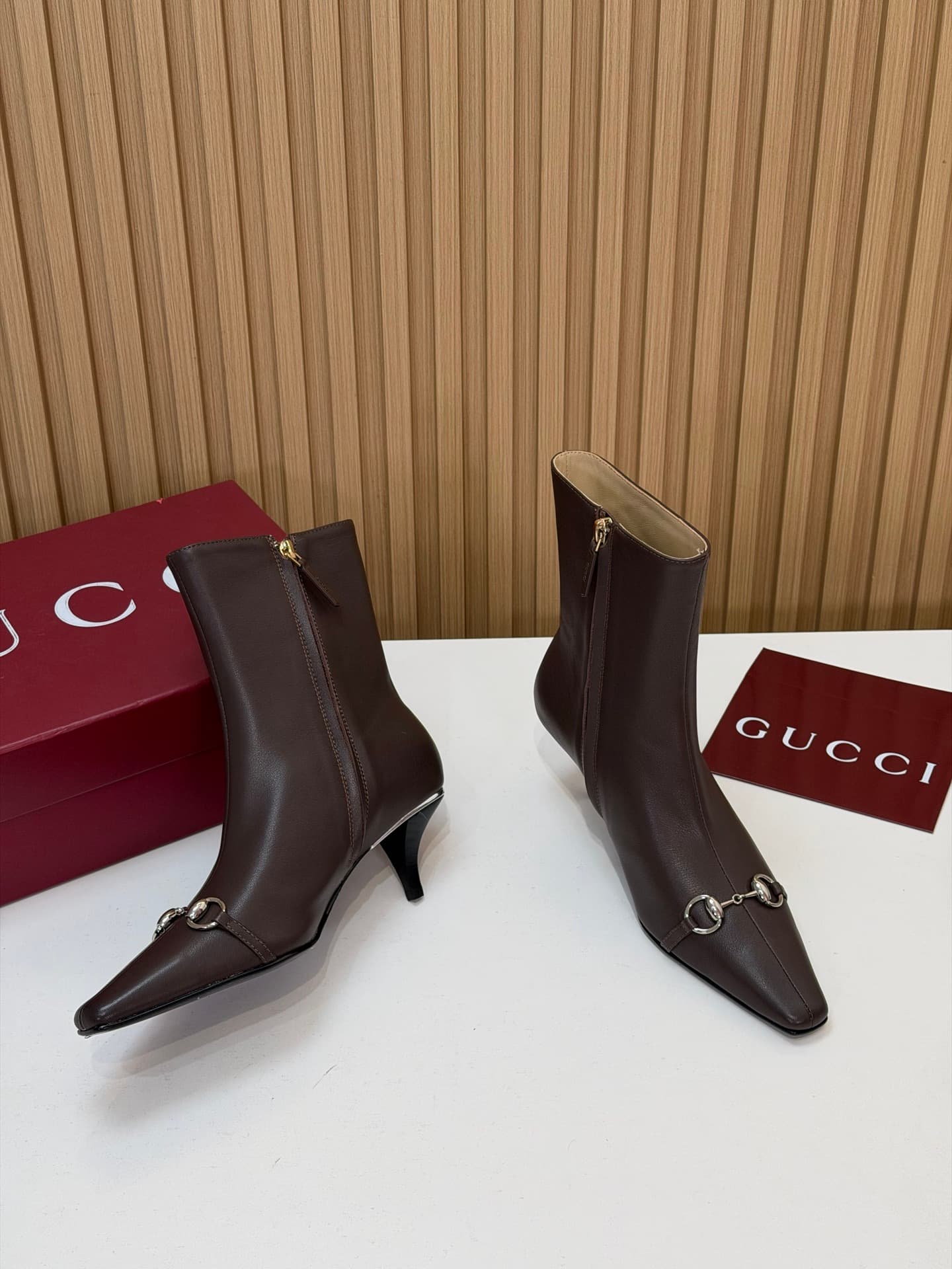 D6869 2026 early autumn 🆕 GUCCI high-end boutique Vittoria series short boots – new autumn/winter products 🆕 Gucci small square-toe ankle boots 😍 Horsehair fastenings, medium heel, extended toe, conical metal strip, side zipper low boots ‼️ Top quality 🆙  — image 7