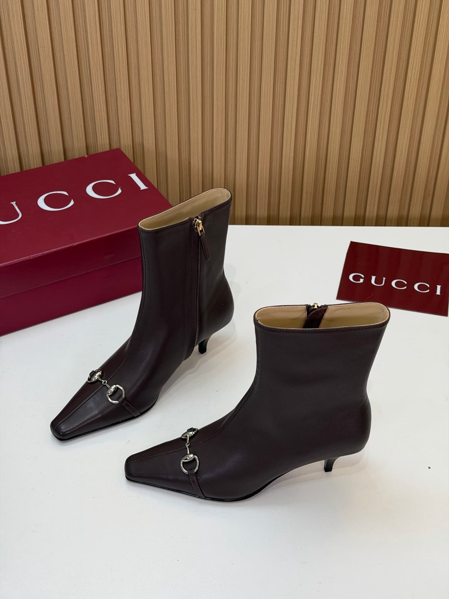 D6869 2026 early autumn 🆕 GUCCI high-end boutique Vittoria series short boots – new autumn/winter products 🆕 Gucci small square-toe ankle boots 😍 Horsehair fastenings, medium heel, extended toe, conical metal strip, side zipper low boots ‼️ Top quality 🆙  — image 3