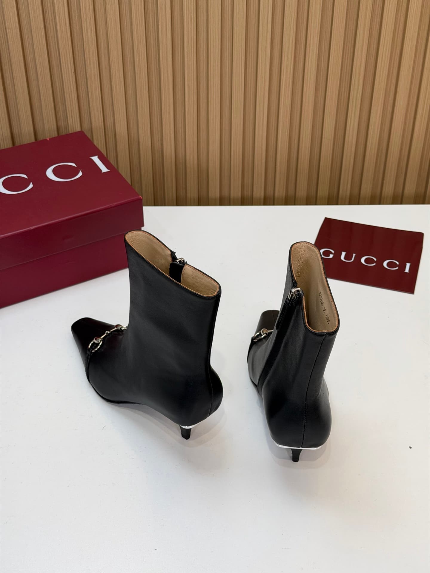 D6868 2026 Early Autumn 🆕 GUCCI High-end boutique Vittoria series short boots – new autumn/winter products 🆕 Gucci small ankle boots 😍 Metal-cutting shaped boots with mid-height heels and extended toe, side zipper, low boot‼️ Top quality 🆙 Reputable purch — image 6