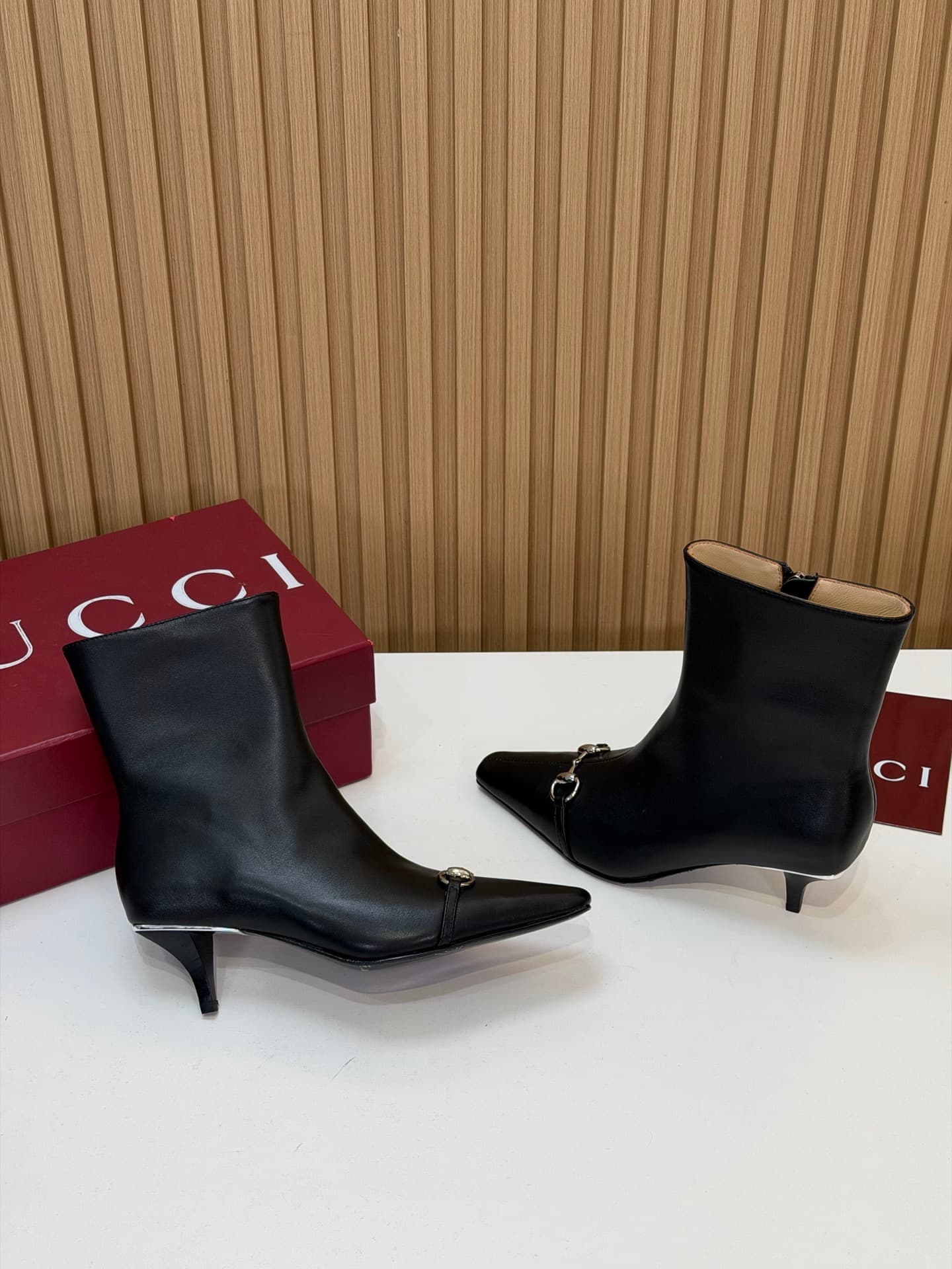D6868 2026 Early Autumn 🆕 GUCCI High-end boutique Vittoria series short boots – new autumn/winter products 🆕 Gucci small ankle boots 😍 Metal-cutting shaped boots with mid-height heels and extended toe, side zipper, low boot‼️ Top quality 🆙 Reputable purch — image 8