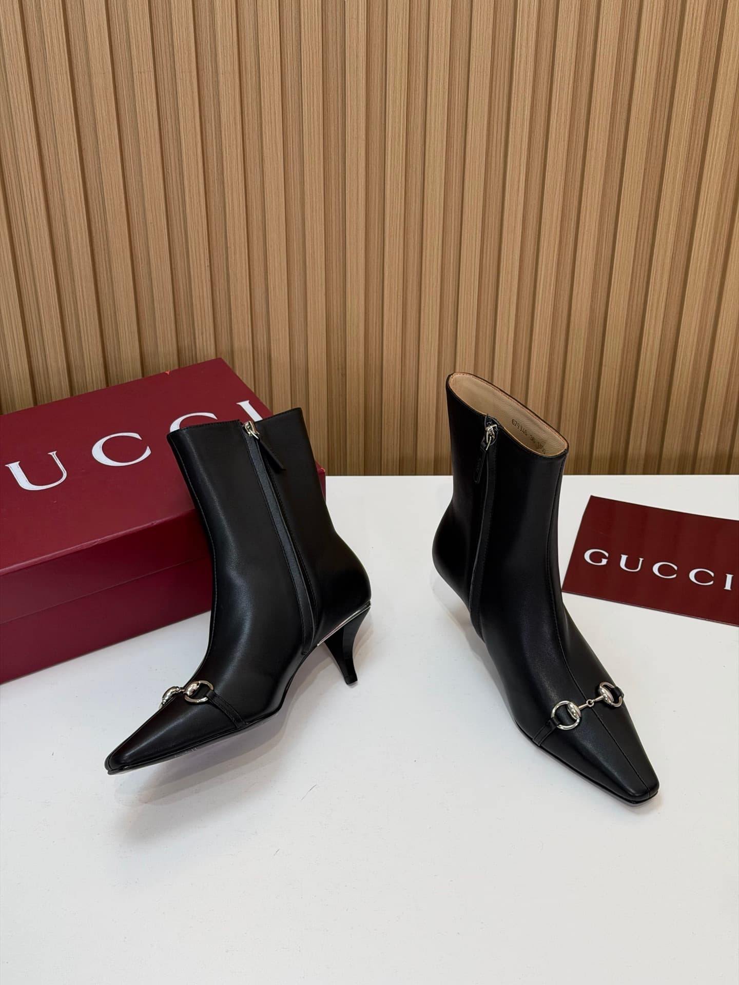 D6868 2026 Early Autumn 🆕 GUCCI High-end boutique Vittoria series short boots – new autumn/winter products 🆕 Gucci small ankle boots 😍 Metal-cutting shaped boots with mid-height heels and extended toe, side zipper, low boot‼️ Top quality 🆙 Reputable purch — image 7