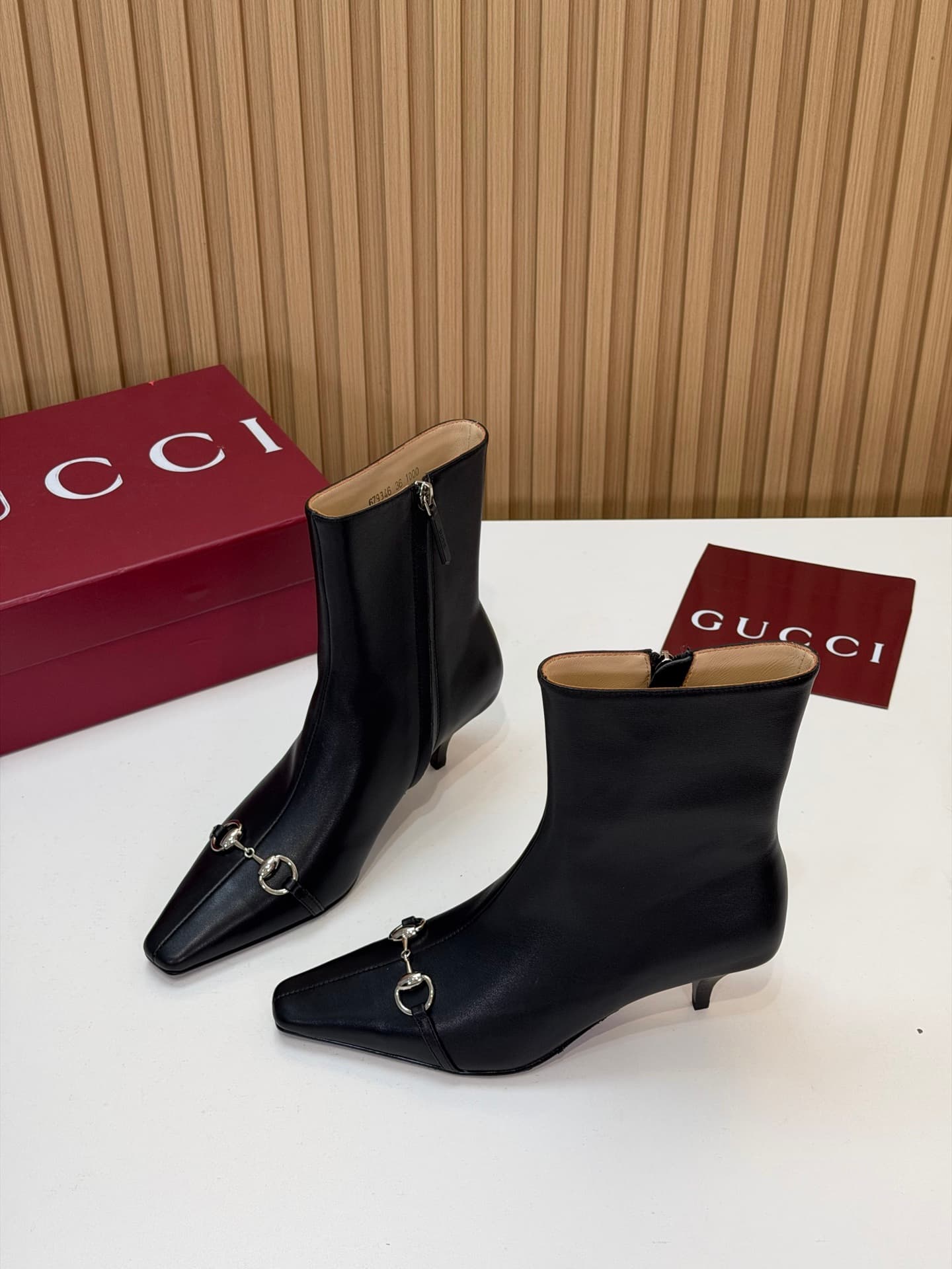D6868 2026 Early Autumn 🆕 GUCCI High-end boutique Vittoria series short boots – new autumn/winter products 🆕 Gucci small ankle boots 😍 Metal-cutting shaped boots with mid-height heels and extended toe, side zipper, low boot‼️ Top quality 🆙 Reputable purch — image 3