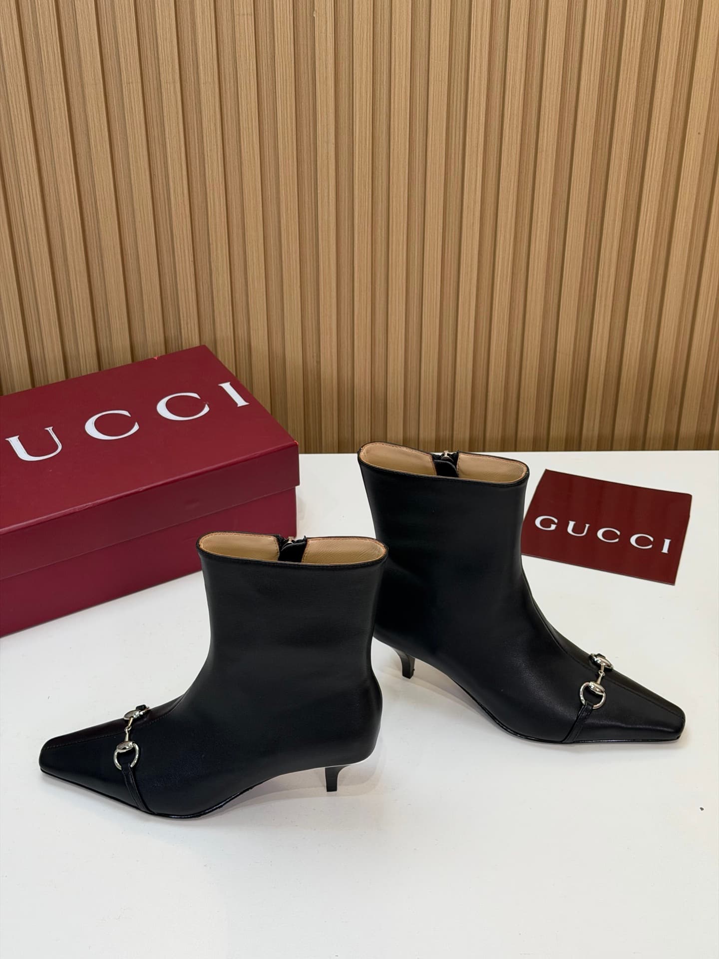 D6868 2026 Early Autumn 🆕 GUCCI High-end boutique Vittoria series short boots – new autumn/winter products 🆕 Gucci small ankle boots 😍 Metal-cutting shaped boots with mid-height heels and extended toe, side zipper, low boot‼️ Top quality 🆙 Reputable purch — image 1