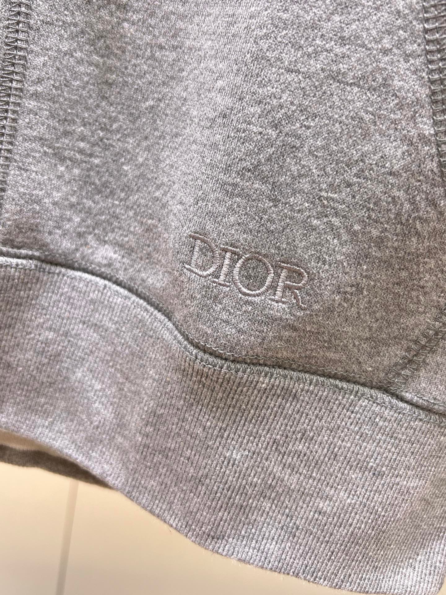 C10281 Dior Dior 2026ss – New autumn/winter long-sleeved hooded sweater jacket. High-end version! Customized with wool-blend knitted fabric at the retail store. Breathable and comfortable; every detail is impeccable. Features brand-inspired design element — image 8
