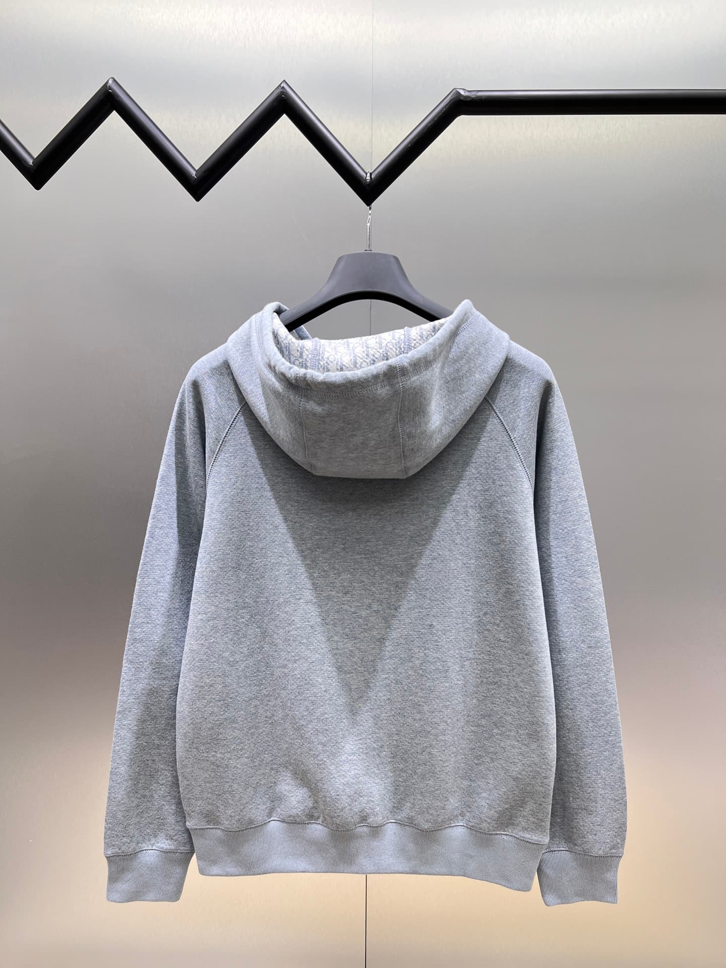 C10280 Dior Dior 2026ss – New autumn/winter long-sleeved hooded sweatshirt jacket. High-end version! Customized with wool-blend knitted fabric at the retail store. Breathable and comfortable; every detail is impeccable. Designed with brand elements to ref — image 3