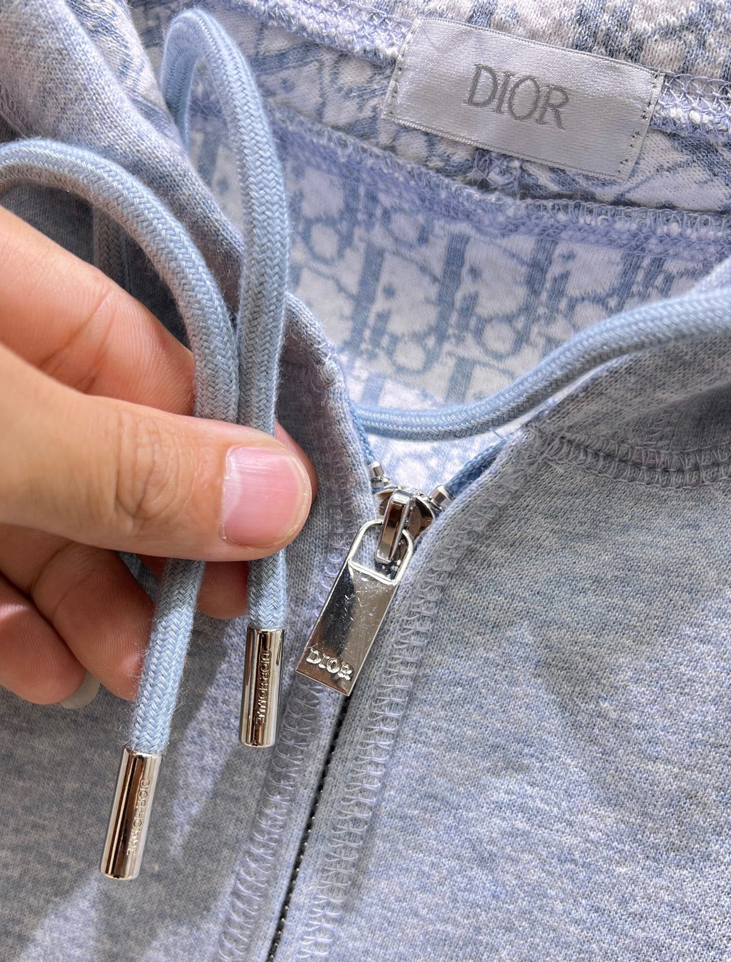 C10280 Dior Dior 2026ss – New autumn/winter long-sleeved hooded sweatshirt jacket. High-end version! Customized with wool-blend knitted fabric at the retail store. Breathable and comfortable; every detail is impeccable. Designed with brand elements to ref — image 7