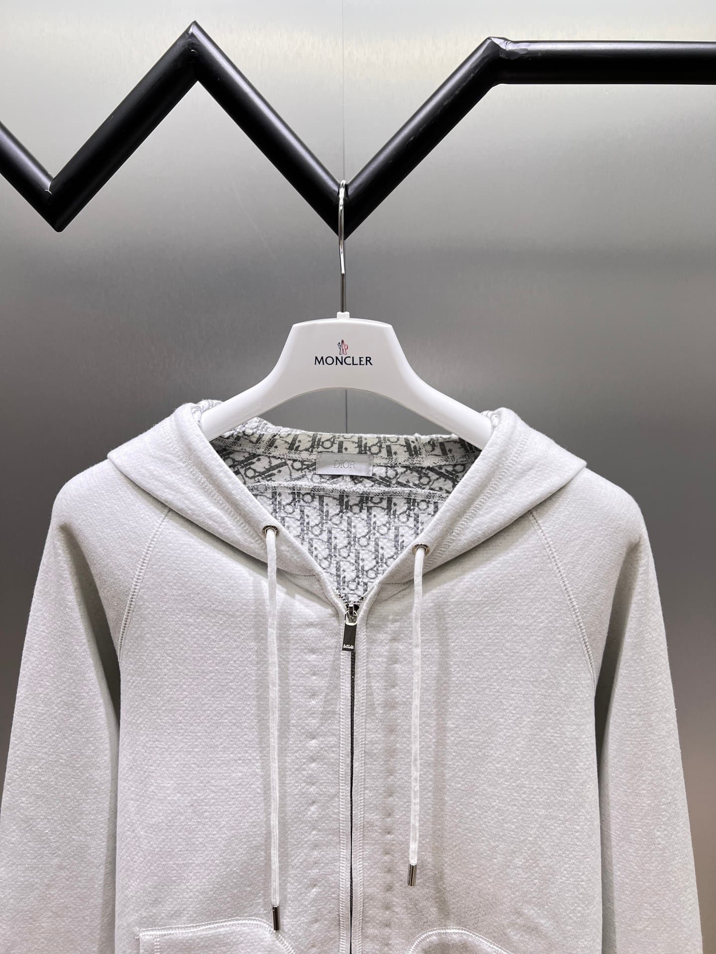 C10279 Dior Dior 2026ss – New fall/winter long-sleeved hooded sweater jacket. High-end version! Customized with wool-blend knitted fabric at the store. Breathable and comfortable; every detail is impeccable. Designed with brand elements to reflect high qu — image 5