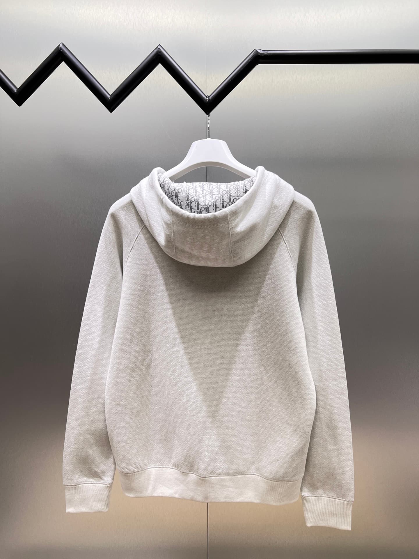 C10279 Dior Dior 2026ss – New fall/winter long-sleeved hooded sweater jacket. High-end version! Customized with wool-blend knitted fabric at the store. Breathable and comfortable; every detail is impeccable. Designed with brand elements to reflect high qu — image 3