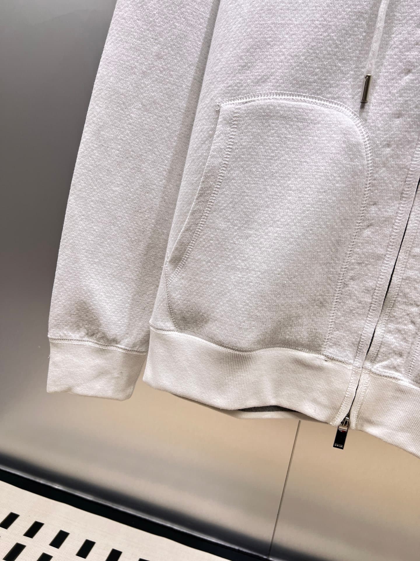 C10279 Dior Dior 2026ss – New fall/winter long-sleeved hooded sweater jacket. High-end version! Customized with wool-blend knitted fabric at the store. Breathable and comfortable; every detail is impeccable. Designed with brand elements to reflect high qu — image 8