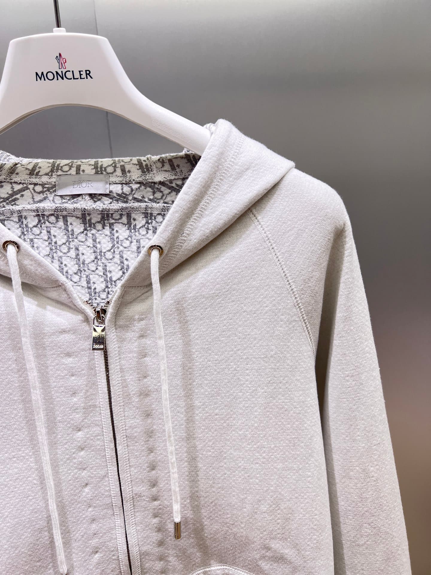 C10279 Dior Dior 2026ss – New fall/winter long-sleeved hooded sweater jacket. High-end version! Customized with wool-blend knitted fabric at the store. Breathable and comfortable; every detail is impeccable. Designed with brand elements to reflect high qu — image 6