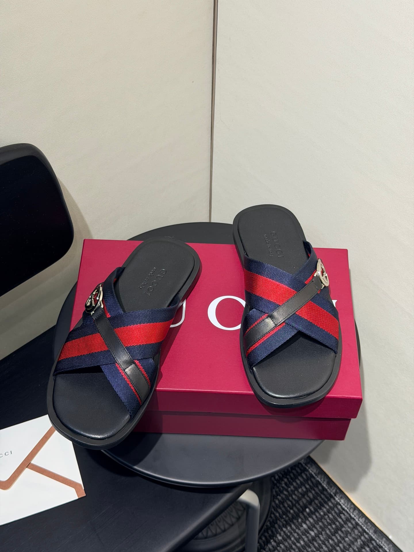D7060 Men’s sandal-like slippers, crossed slippers — image 2