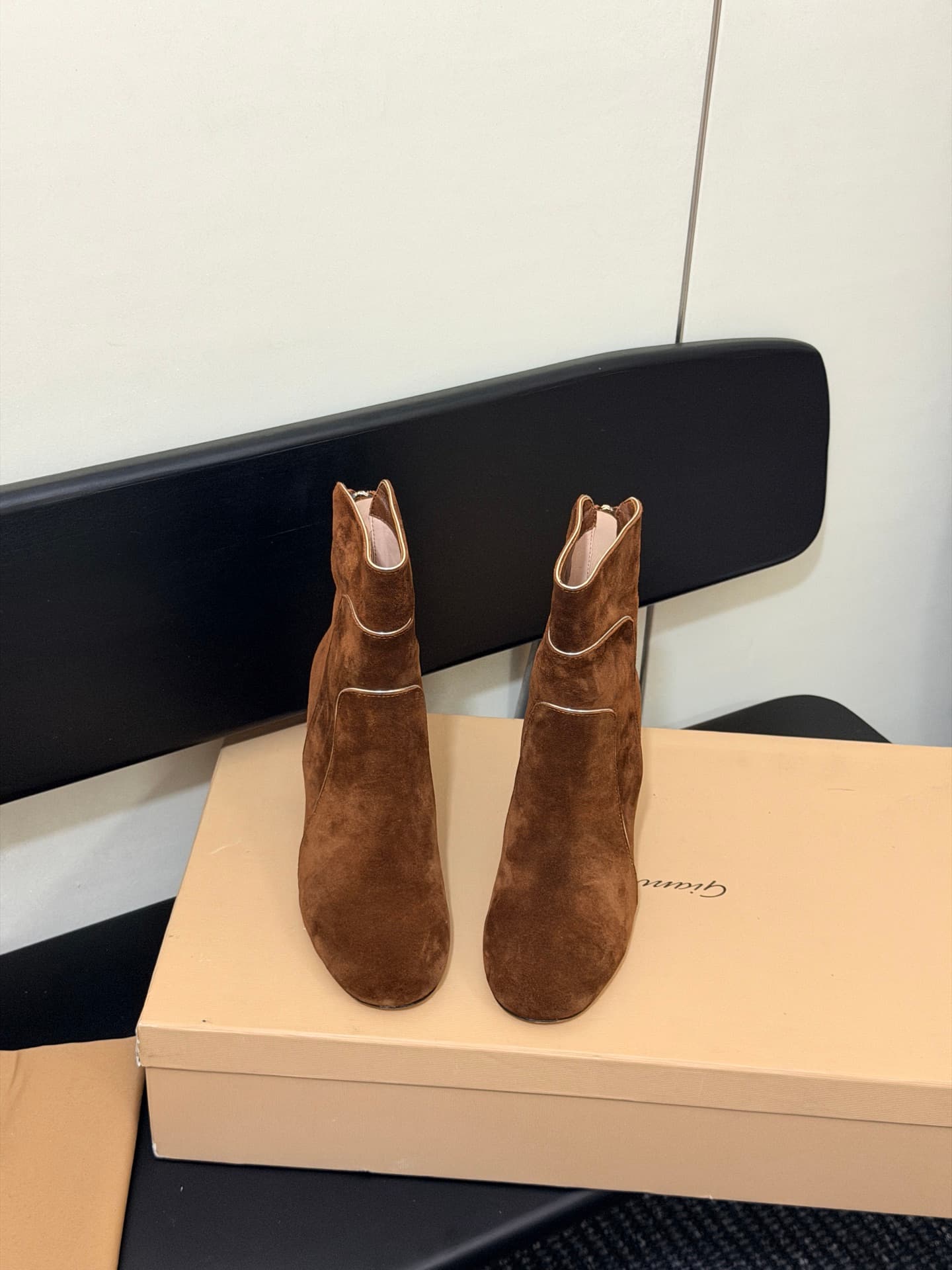 D8783 High-version products are produced on the factory floor — image 5