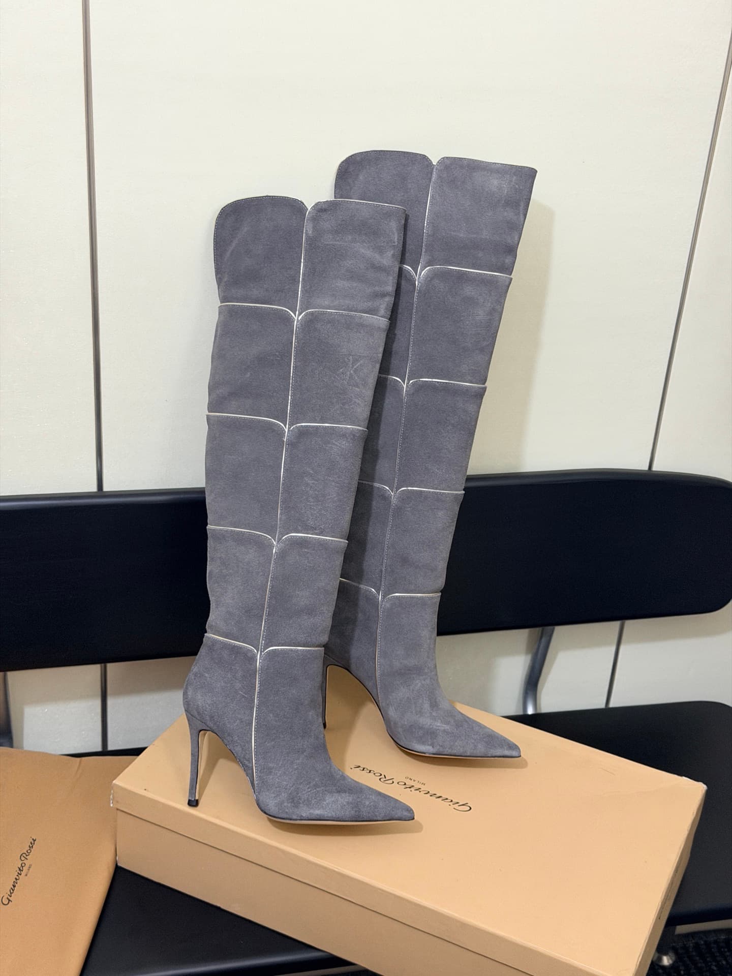 D8799 High-version products are produced in bulk — image 4