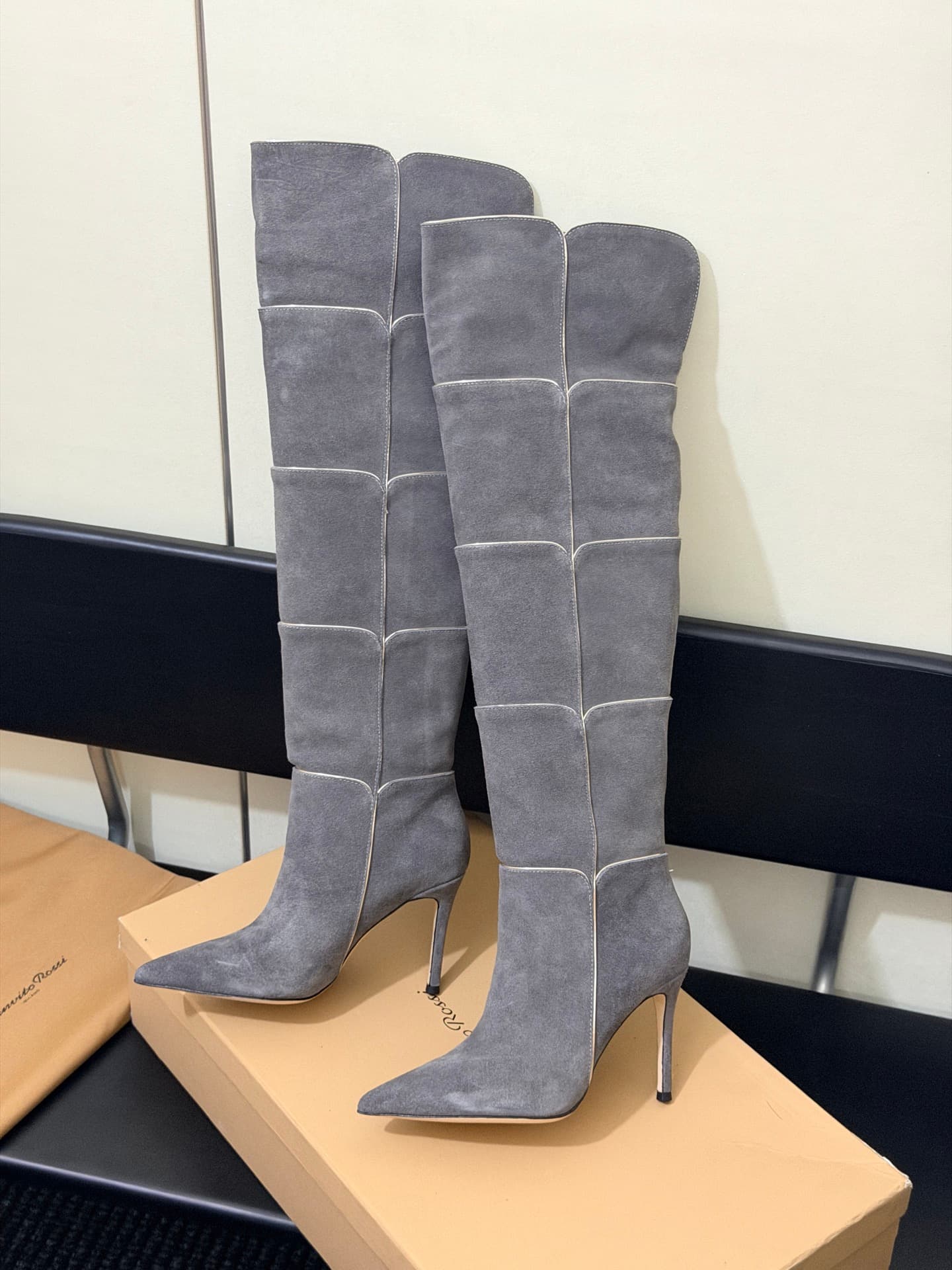 D8799 High-version products are produced in bulk — image 5