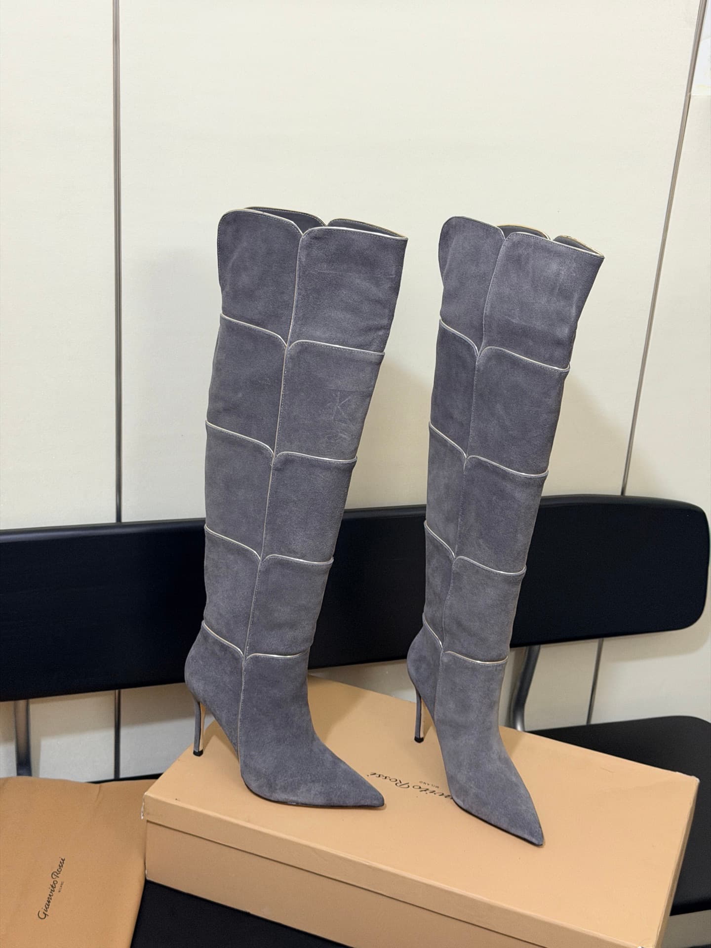D8799 High-version products are produced in bulk — image 3