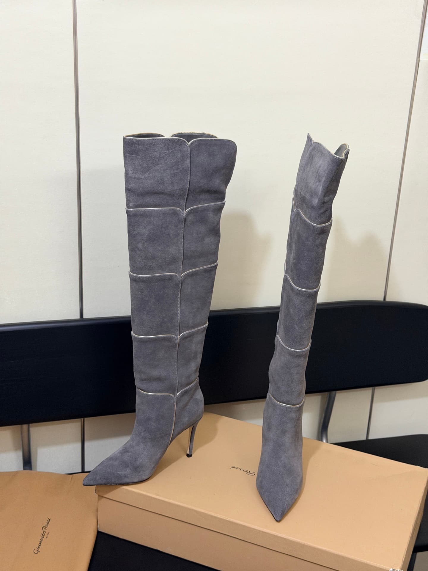 D8799 High-version products are produced in bulk — image 2