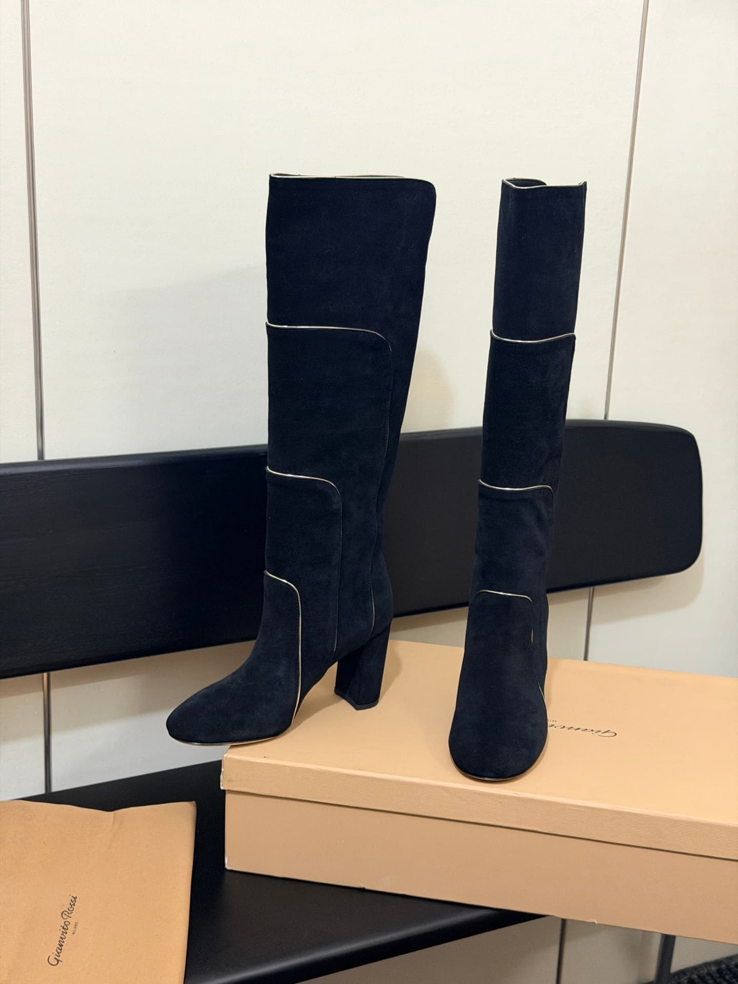 D8796 High-version products are produced on the factory floor — image 2