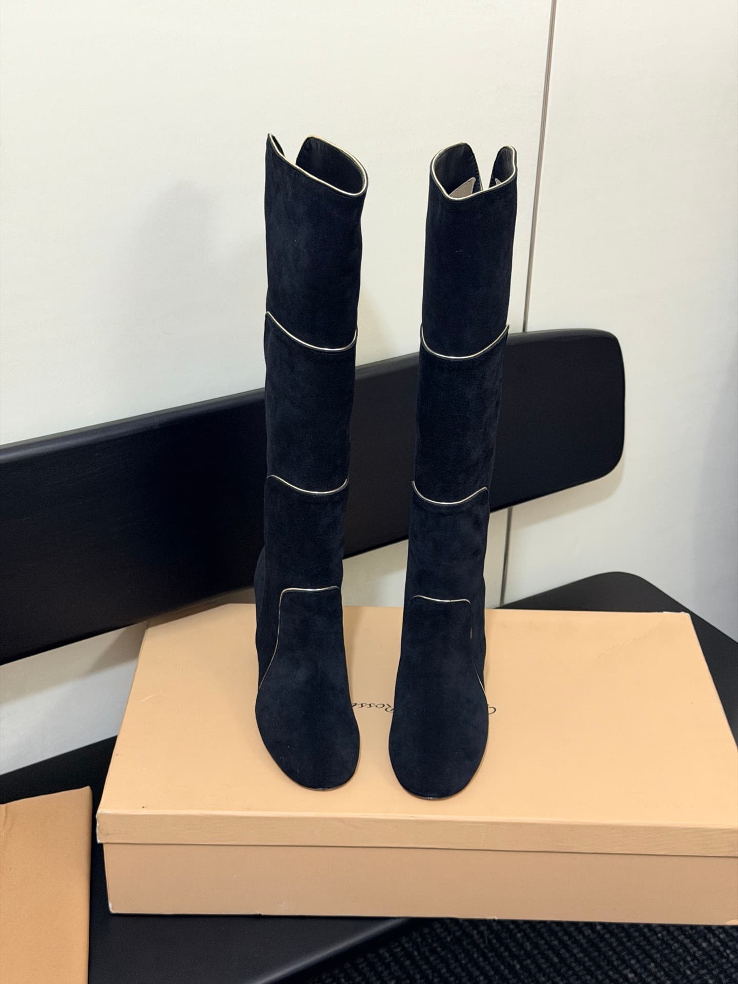 D8796 High-version products are produced on the factory floor — image 5