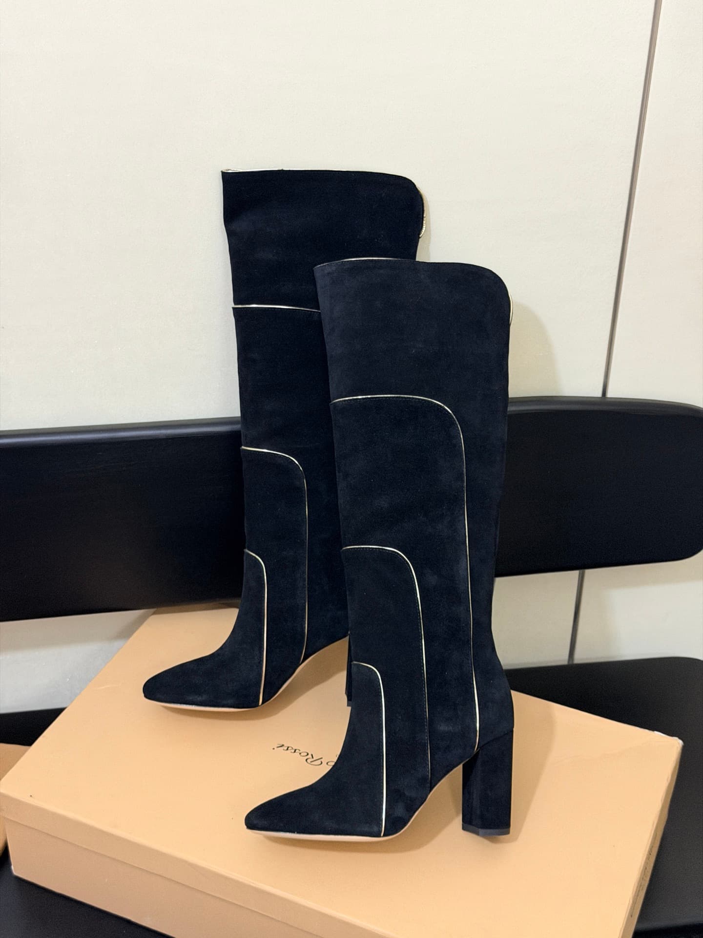 D8796 High-version products are produced on the factory floor — image 6