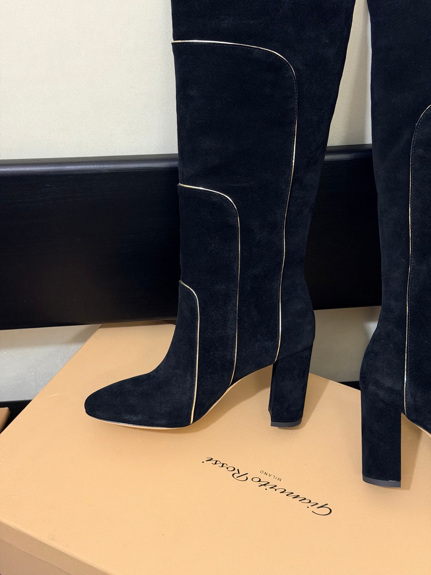D8796 High-version products are produced on the factory floor — image 7