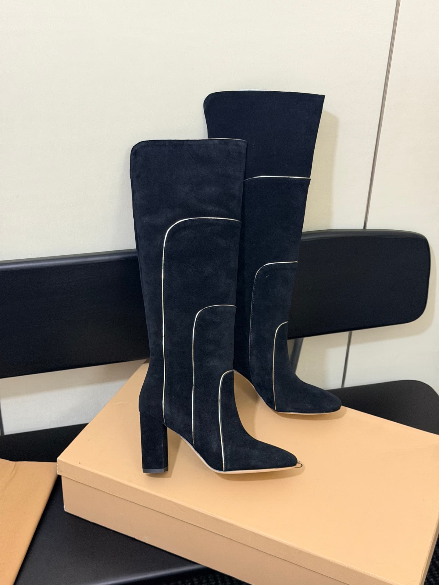 D8796 High-version products are produced on the factory floor — image 4