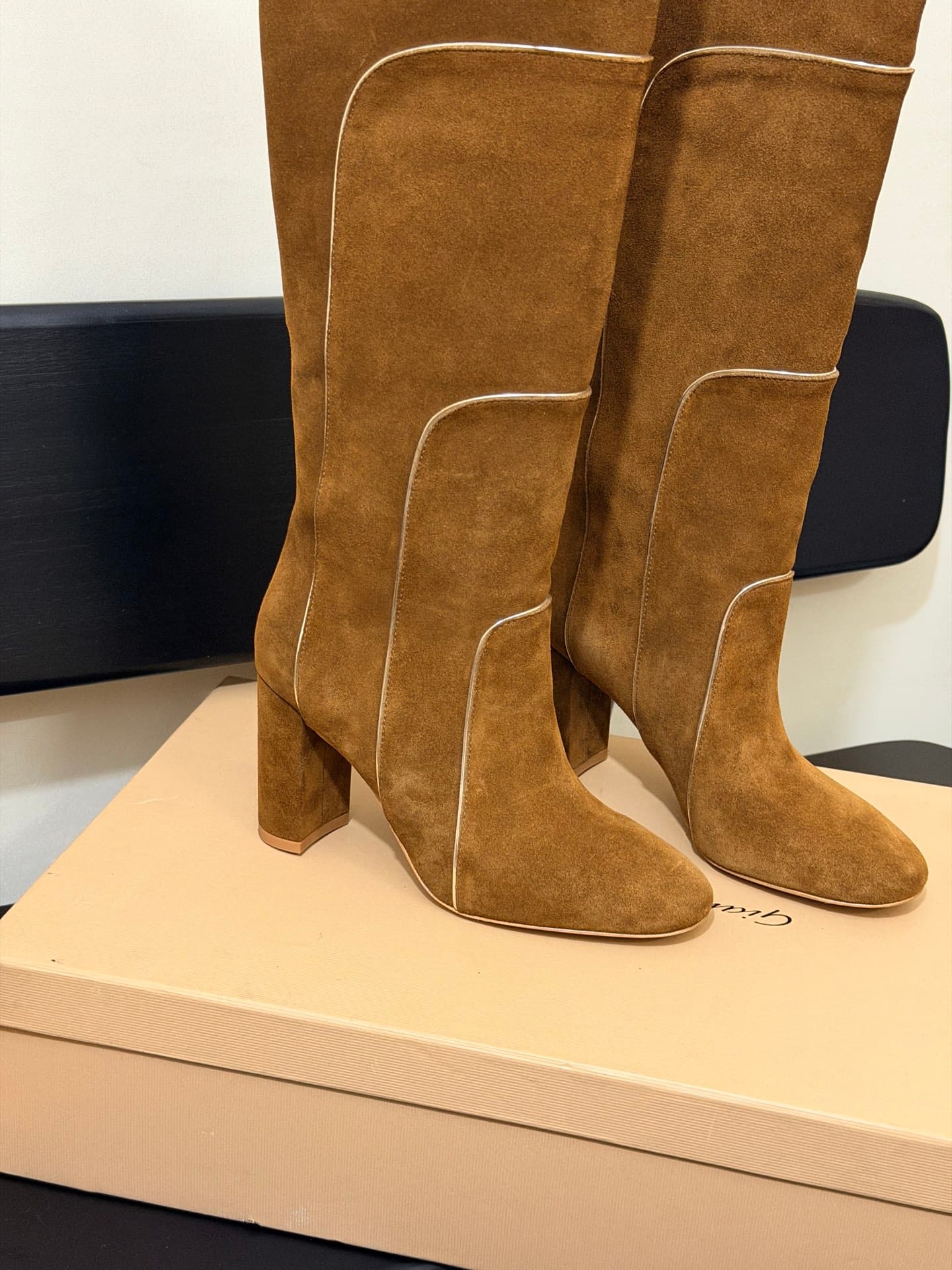 D8792 High-version products are produced on the factory floor — image 8