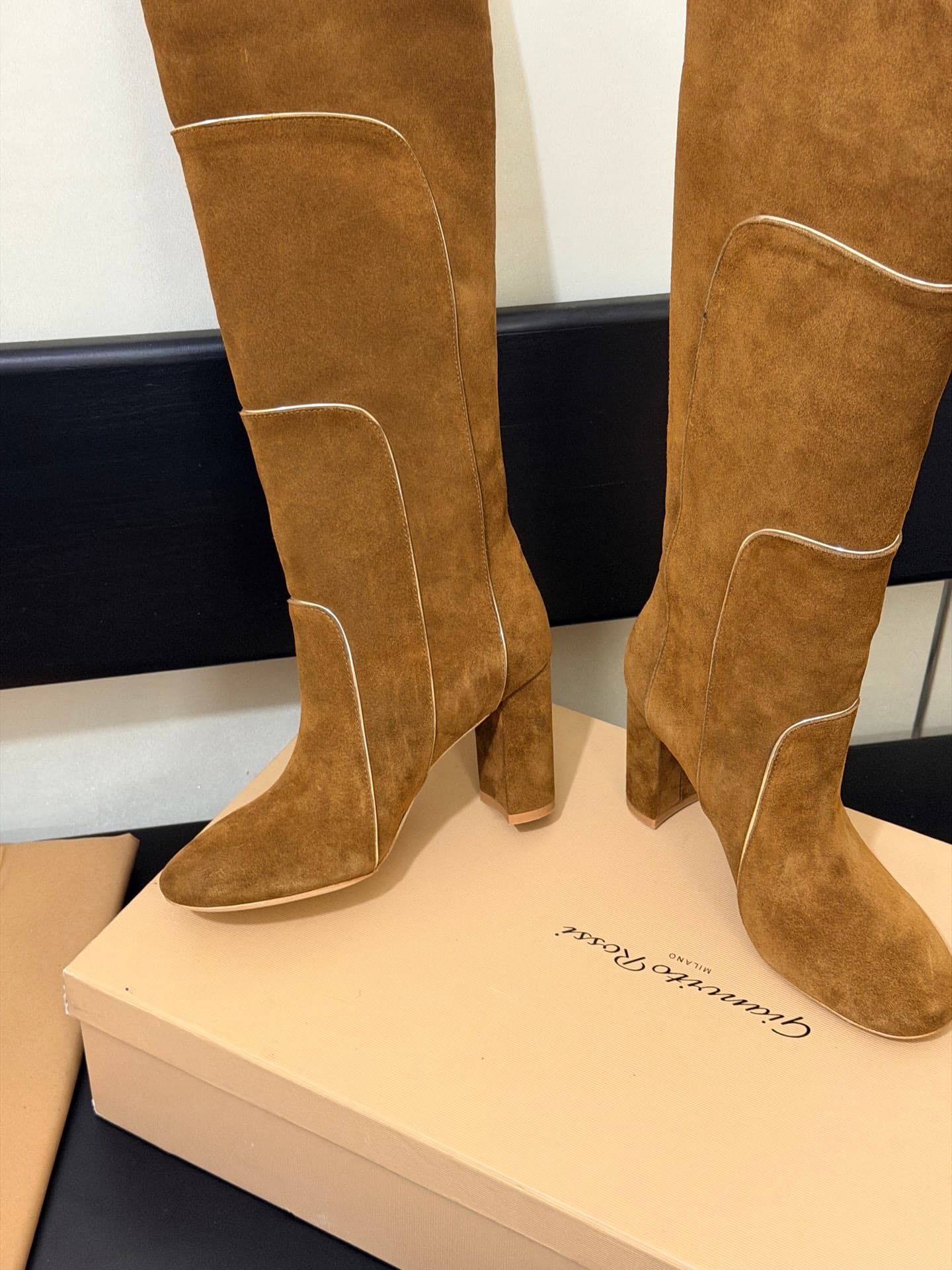D8792 High-version products are produced on the factory floor — image 7