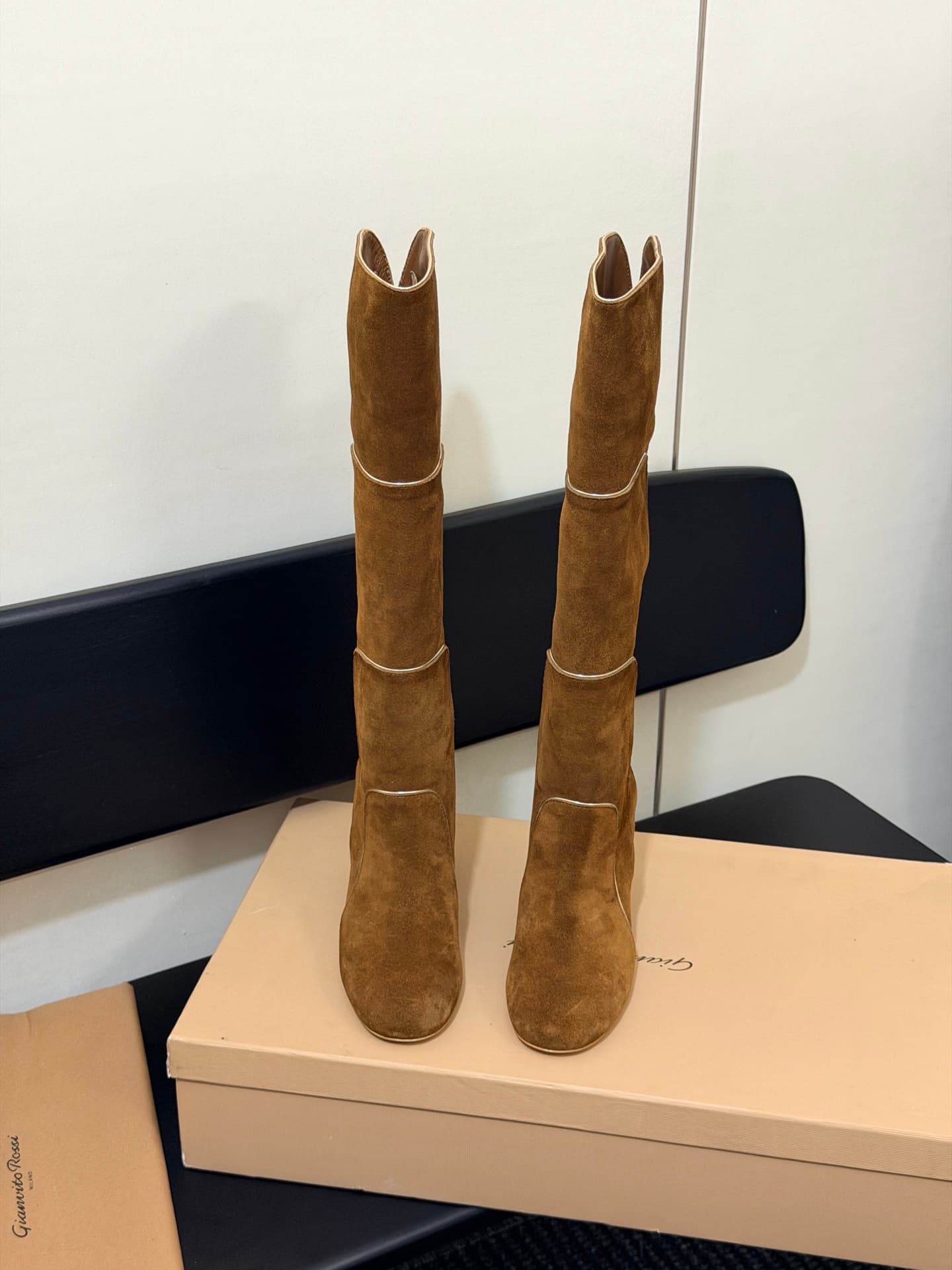 D8792 High-version products are produced on the factory floor — image 5
