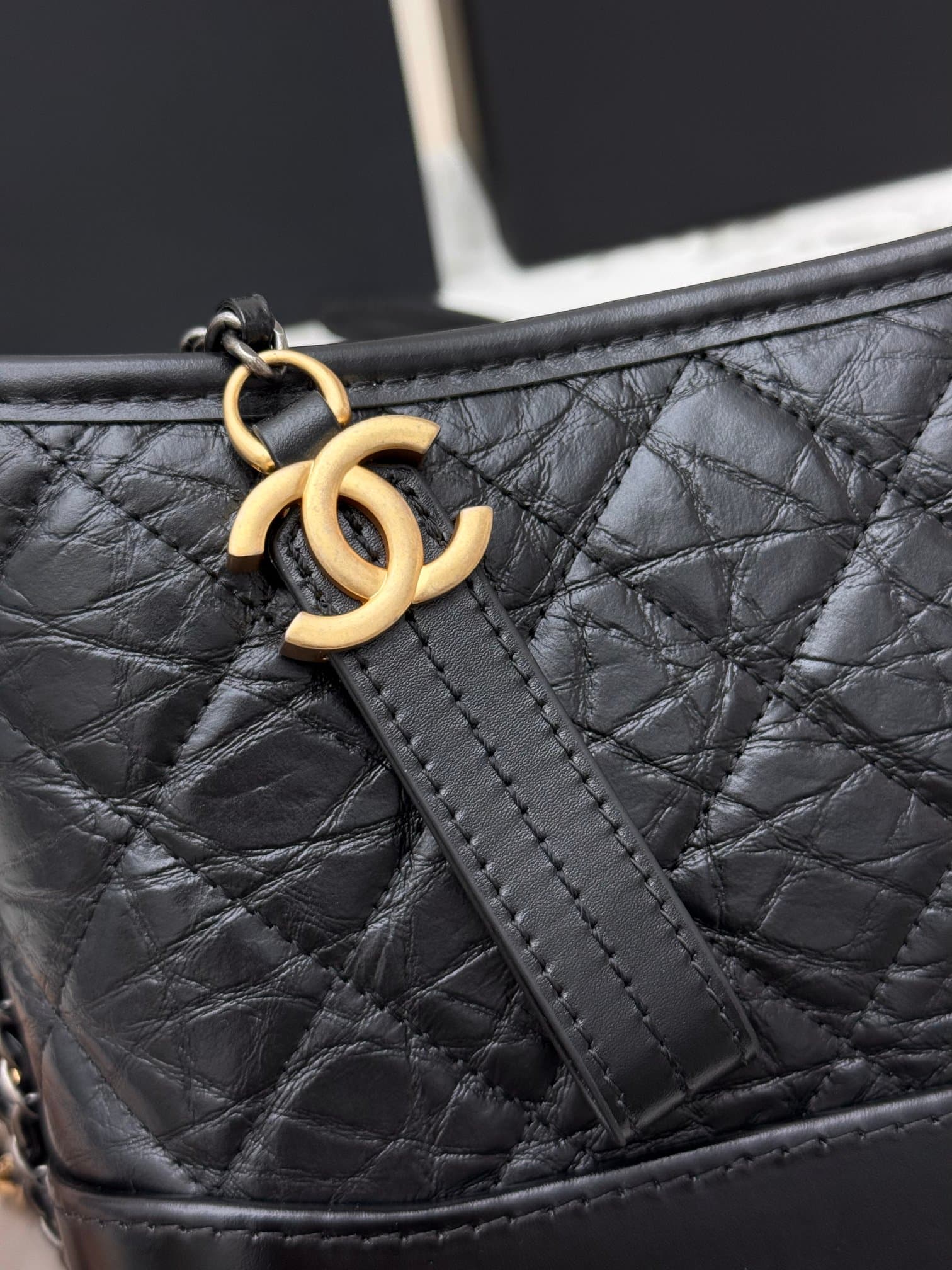 C774 CHANEL[Rose] Chanel Gabrielle Collection 19A[Coffee] Classic small tote bag. Features stylish vintage菱格 leather with chain straps, allowing various carrying methods. Made of high-quality cowhide material. Single shoulder crossbody bag, custom importe — image 5