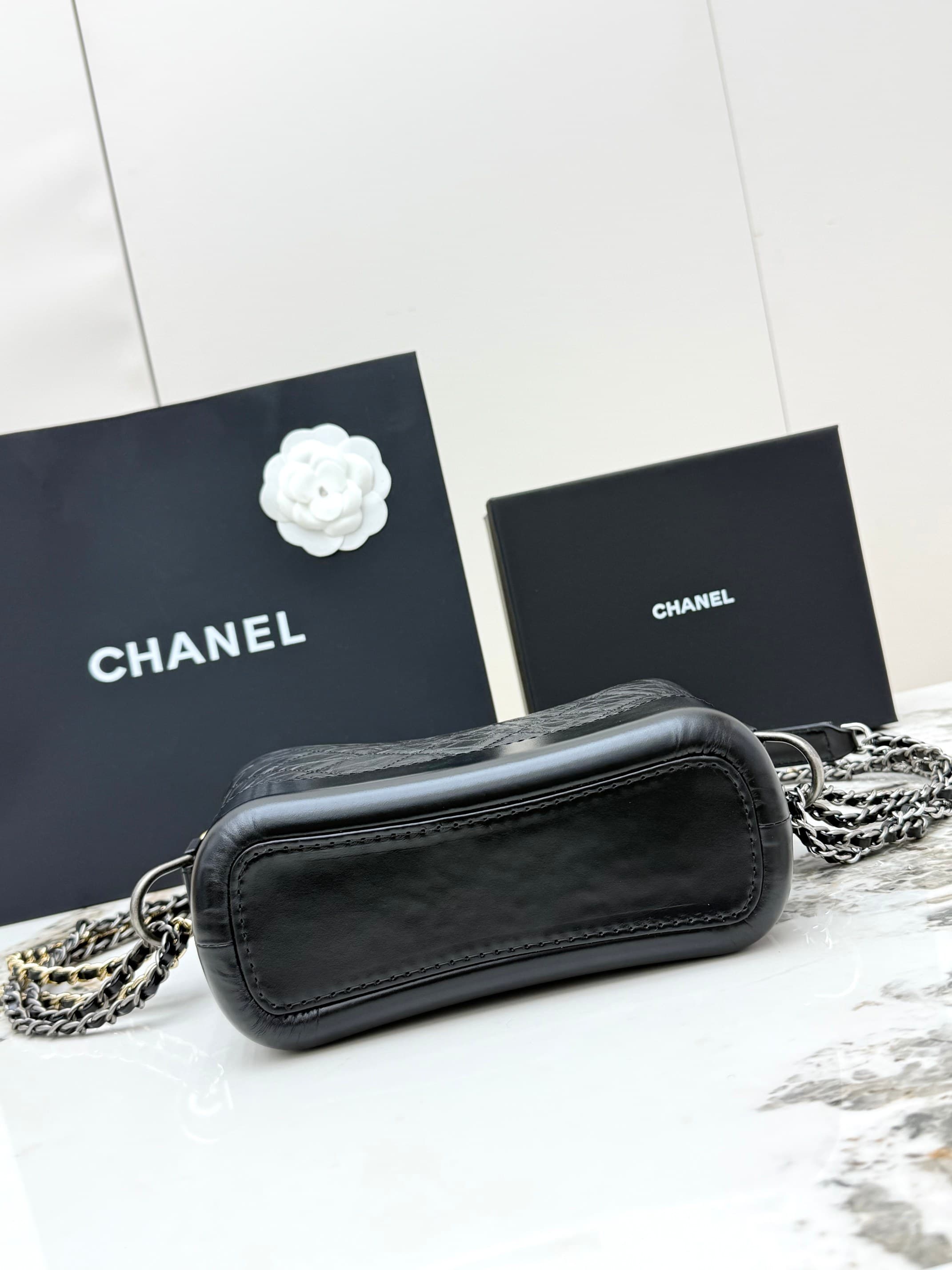 C774 CHANEL[Rose] Chanel Gabrielle Collection 19A[Coffee] Classic small tote bag. Features stylish vintage菱格 leather with chain straps, allowing various carrying methods. Made of high-quality cowhide material. Single shoulder crossbody bag, custom importe — image 4