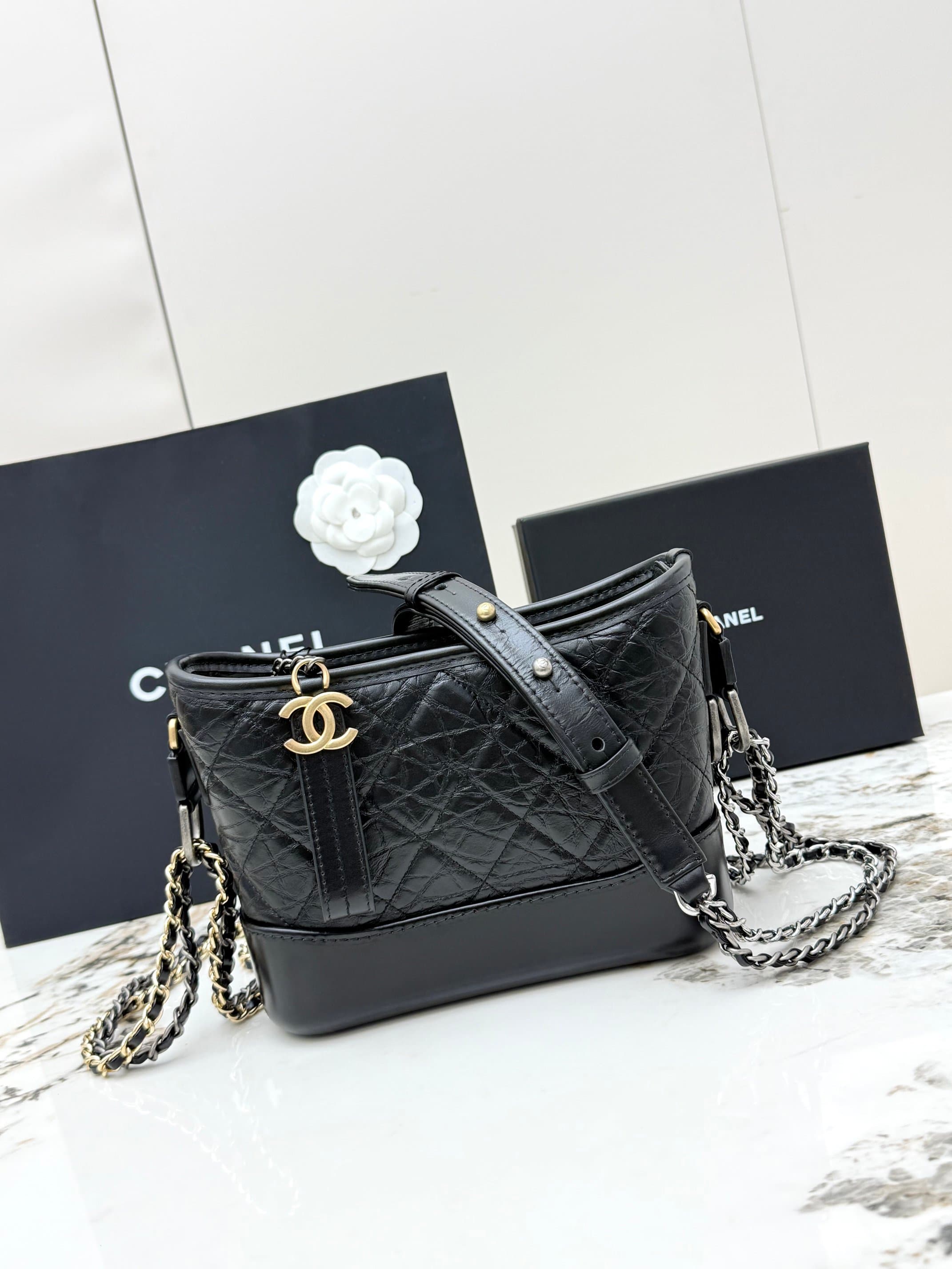 C774 CHANEL[Rose] Chanel Gabrielle Collection 19A[Coffee] Classic small tote bag. Features stylish vintage菱格 leather with chain straps, allowing various carrying methods. Made of high-quality cowhide material. Single shoulder crossbody bag, custom importe — image 1