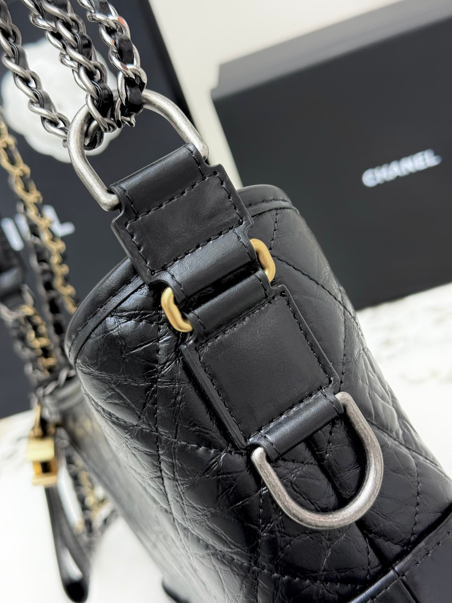 C774 CHANEL[Rose] Chanel Gabrielle Collection 19A[Coffee] Classic small tote bag. Features stylish vintage菱格 leather with chain straps, allowing various carrying methods. Made of high-quality cowhide material. Single shoulder crossbody bag, custom importe — image 7