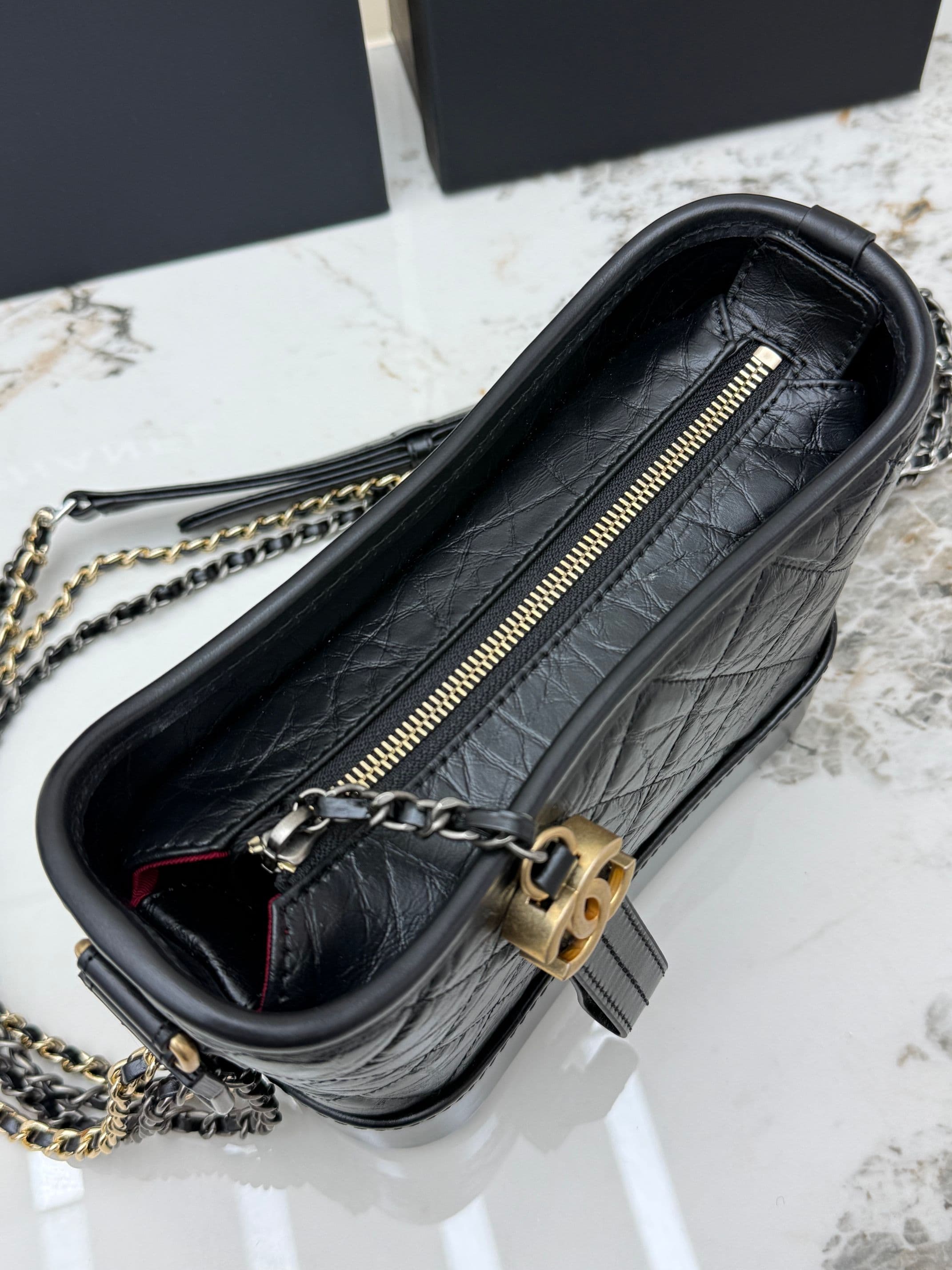 C774 CHANEL[Rose] Chanel Gabrielle Collection 19A[Coffee] Classic small tote bag. Features stylish vintage菱格 leather with chain straps, allowing various carrying methods. Made of high-quality cowhide material. Single shoulder crossbody bag, custom importe — image 6