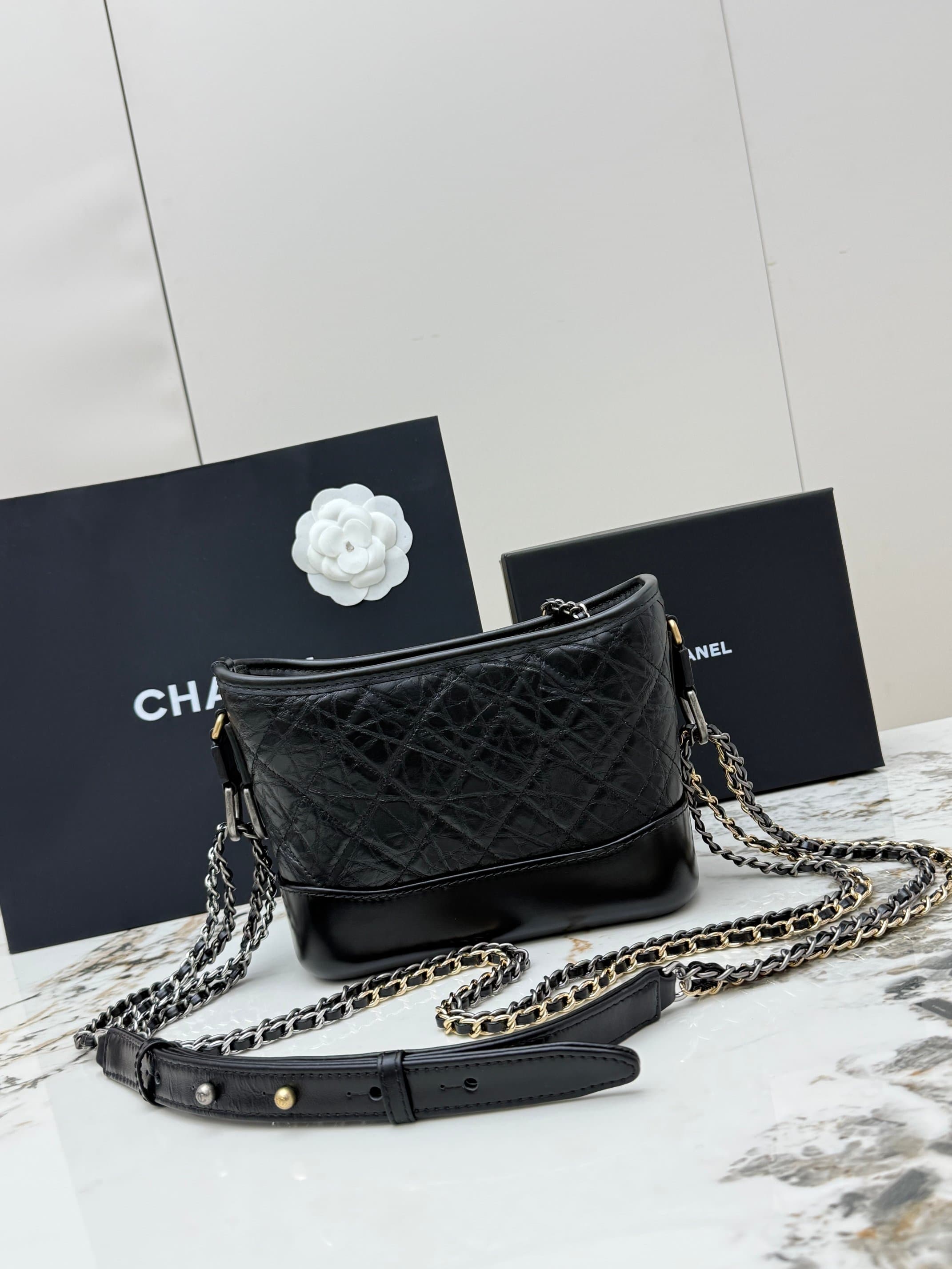 C774 CHANEL[Rose] Chanel Gabrielle Collection 19A[Coffee] Classic small tote bag. Features stylish vintage菱格 leather with chain straps, allowing various carrying methods. Made of high-quality cowhide material. Single shoulder crossbody bag, custom importe — image 3