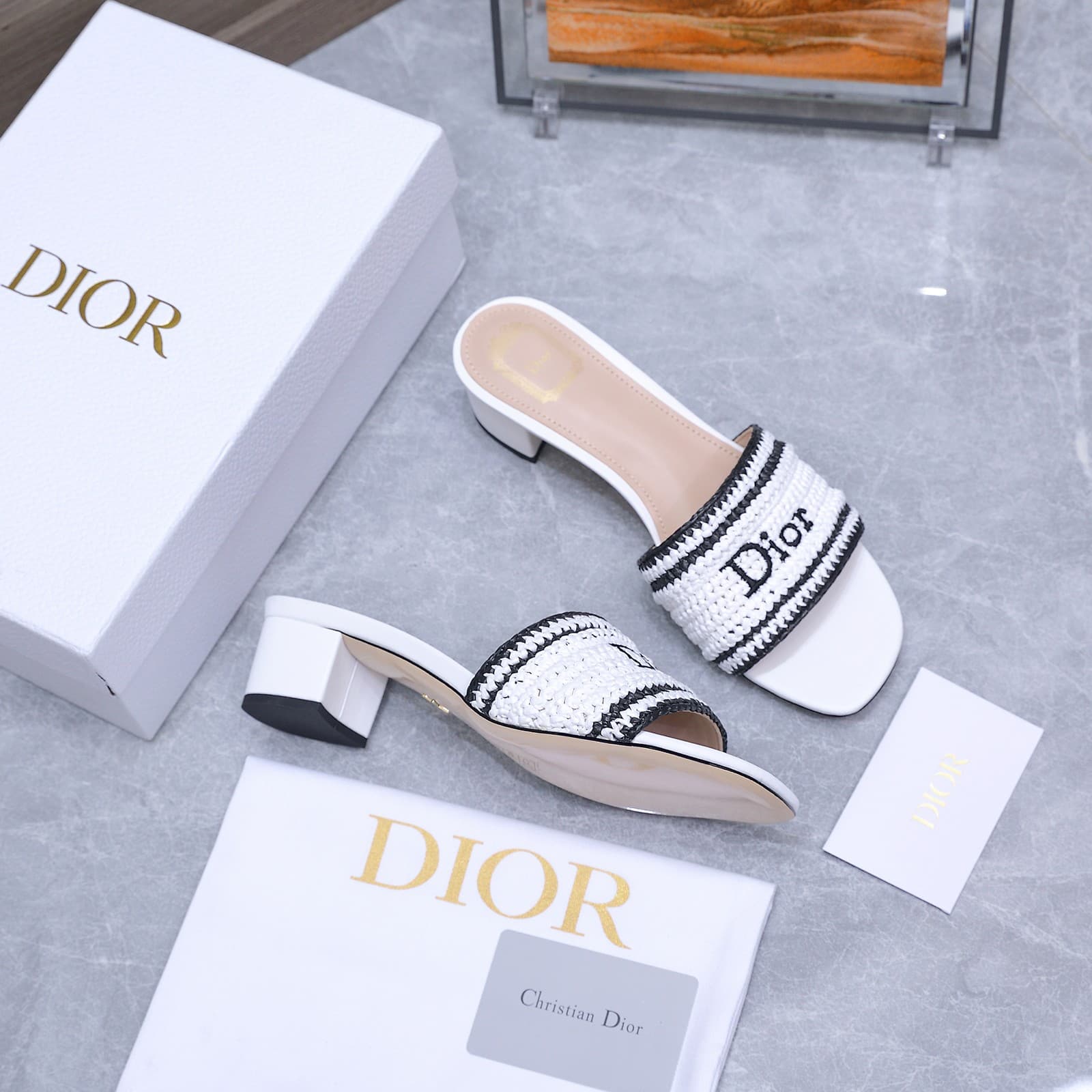D5986 Dio*r Di*o*r Iviera Woven Slippers CD letter embroidery, thick heeled slippers; Rafa flower woven and embroidered fabric, classic letter embossed slippers with a flat sole — image 3