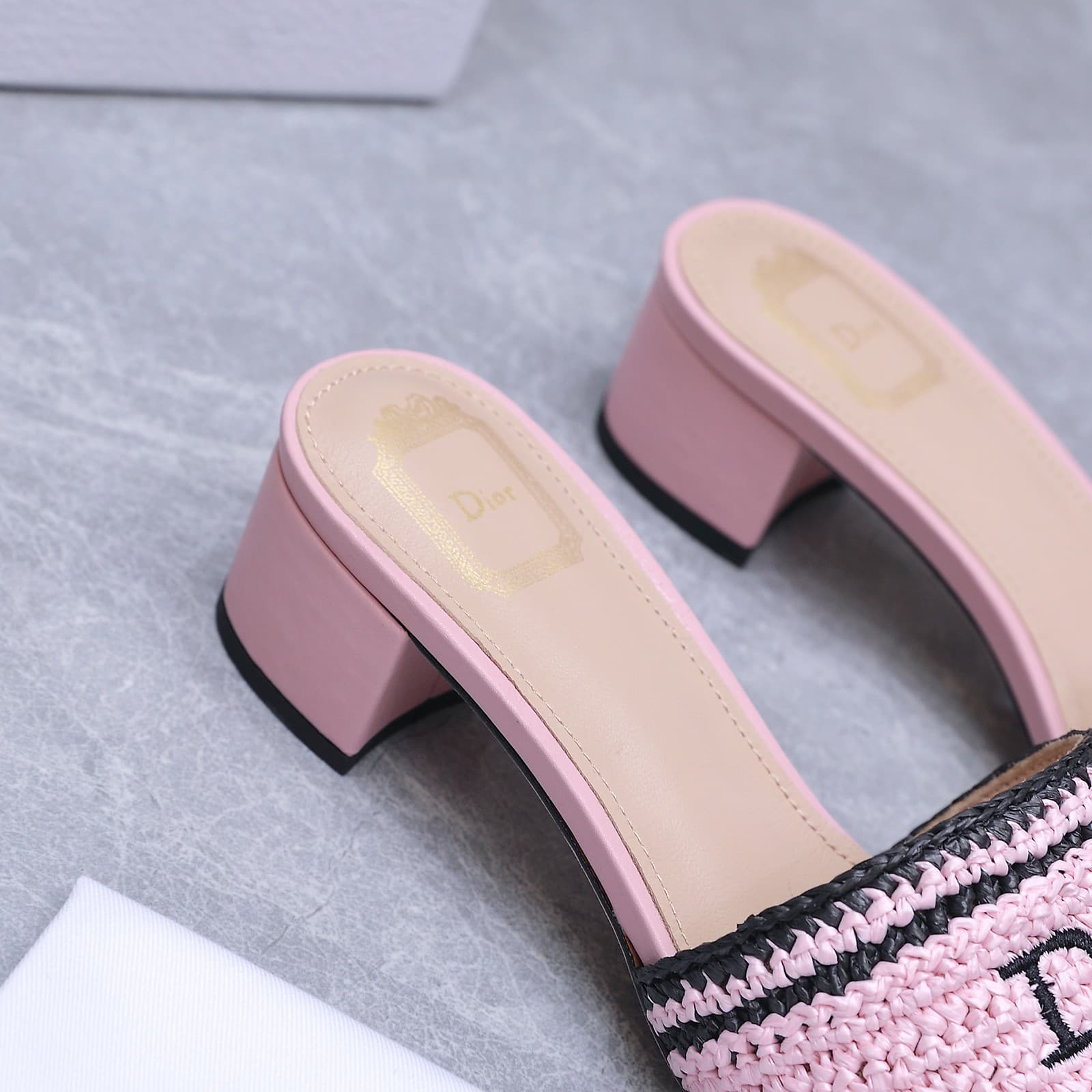 D5985 Dio*r Dio*r Iviera Woven Slippers CD letter embroidery, thick heeled slippers; Rafa grass woven and embroidered fabric; classic letter embossed slippers with a solid design — image 7