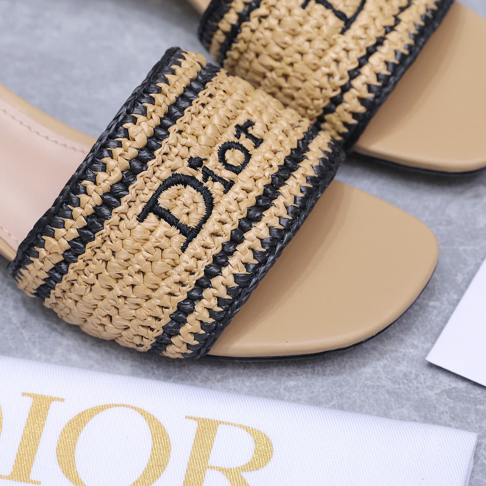 D5984 Dio*r Diore Iviera Woven slippers CD letter embroidery, thick heel slippers. Rafe grass woven and embroidered fabric. Classic letter embossed slippers with a flat sole. — image 2