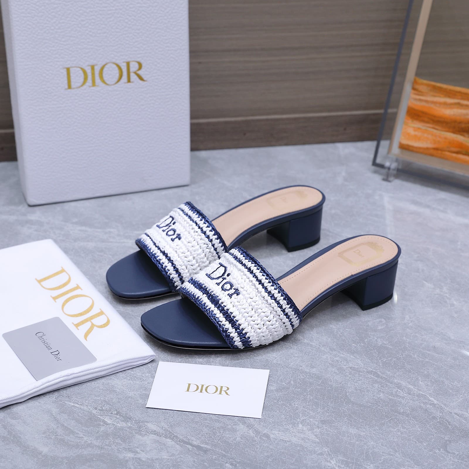 D5983 Dio*r Diore Iviera Woven slippers CD letter embroidery, thick heel slippers; Rafa grass woven and embroidered fabric, classic letter embossed slippers with a flat sole — image 3