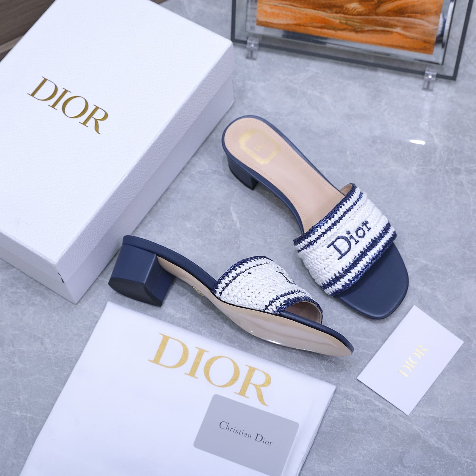D5983 Dio*r Diore Iviera Woven slippers CD letter embroidery, thick heel slippers; Rafa grass woven and embroidered fabric, classic letter embossed slippers with a flat sole — image 4