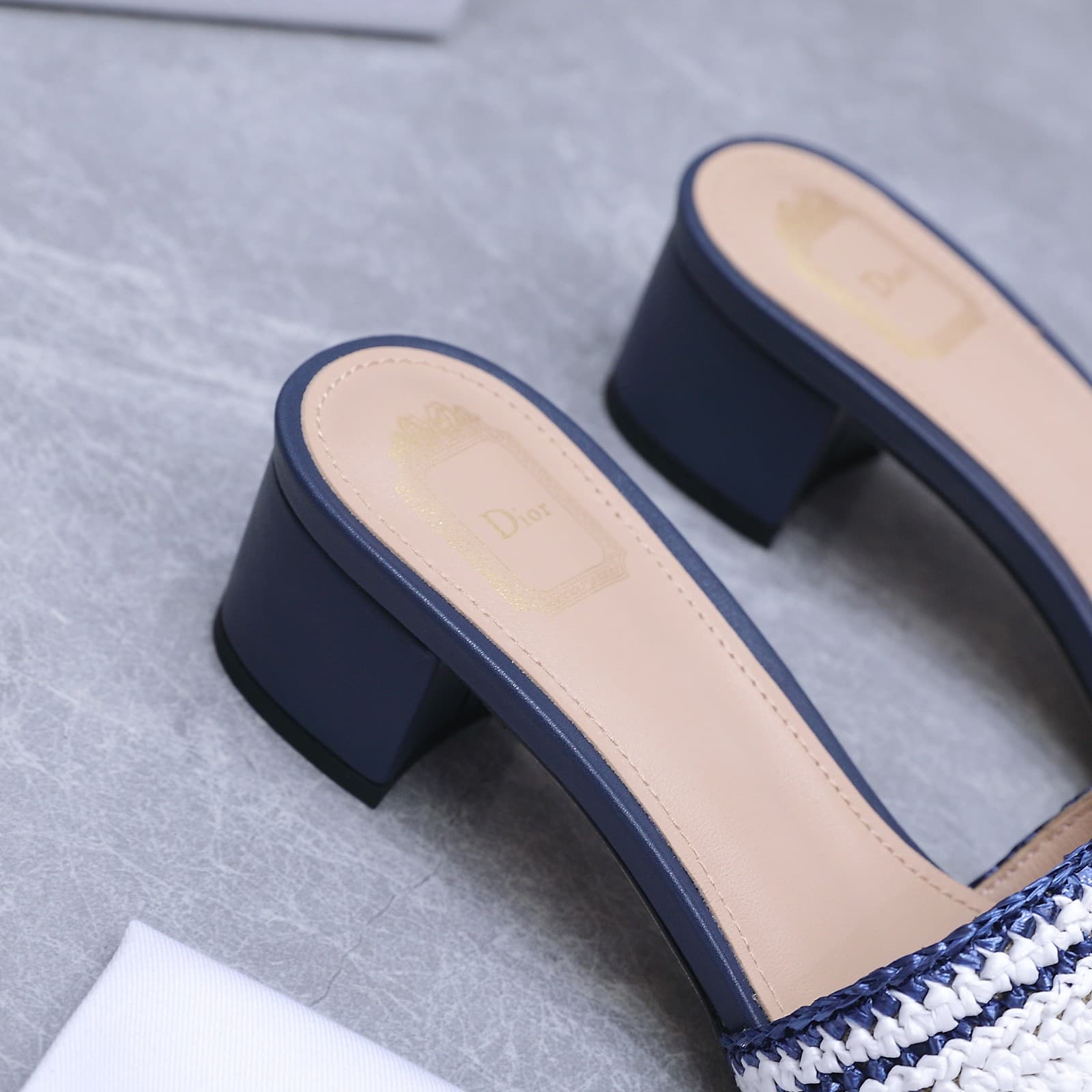 D5983 Dio*r Diore Iviera Woven slippers CD letter embroidery, thick heel slippers; Rafa grass woven and embroidered fabric, classic letter embossed slippers with a flat sole — image 6