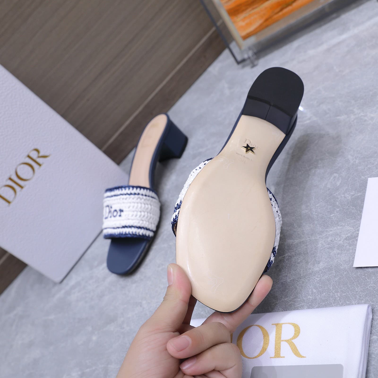 D5983 Dio*r Diore Iviera Woven slippers CD letter embroidery, thick heel slippers; Rafa grass woven and embroidered fabric, classic letter embossed slippers with a flat sole — image 7