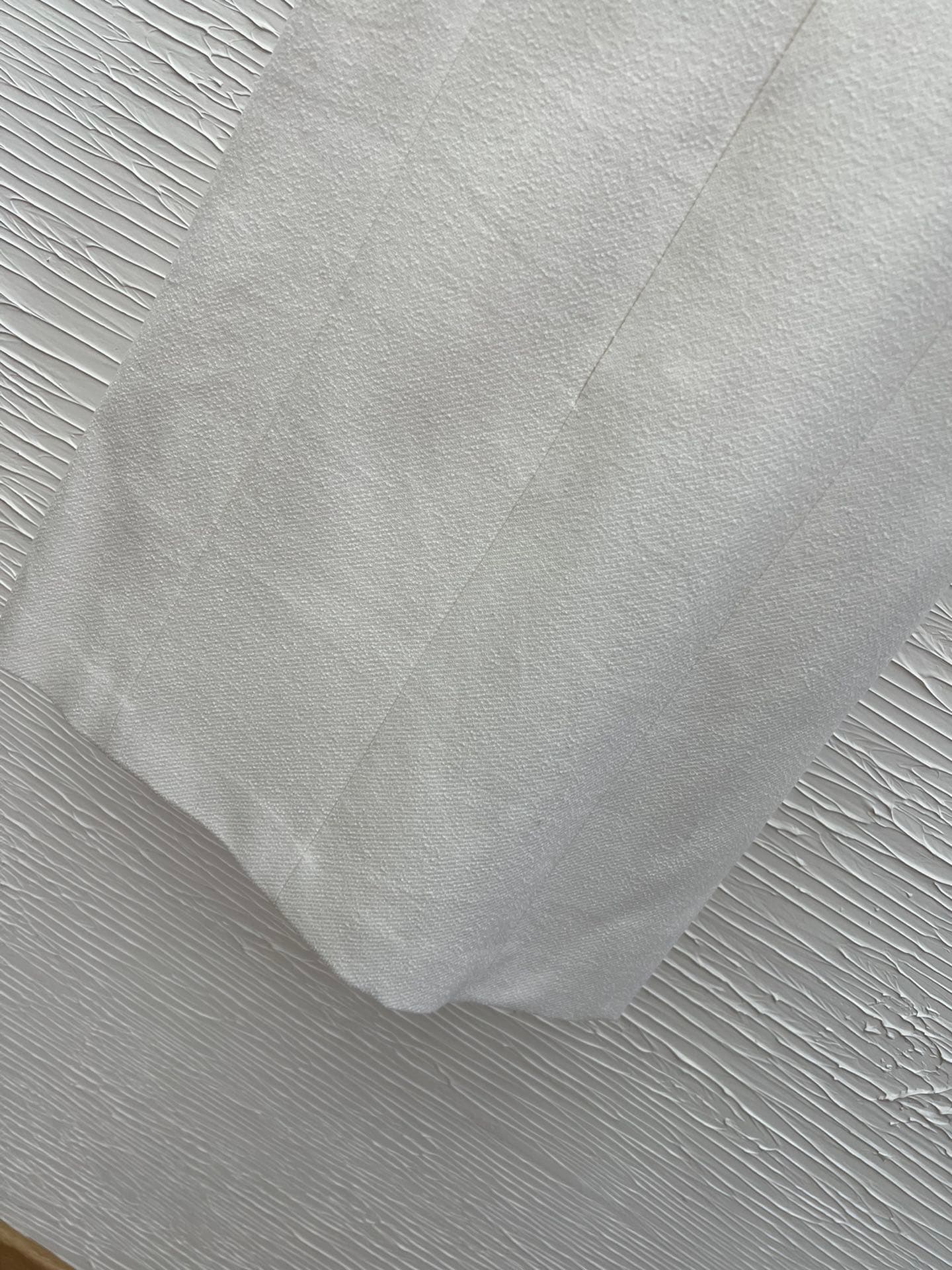 C18390 Detail picture of the white dress — image 7