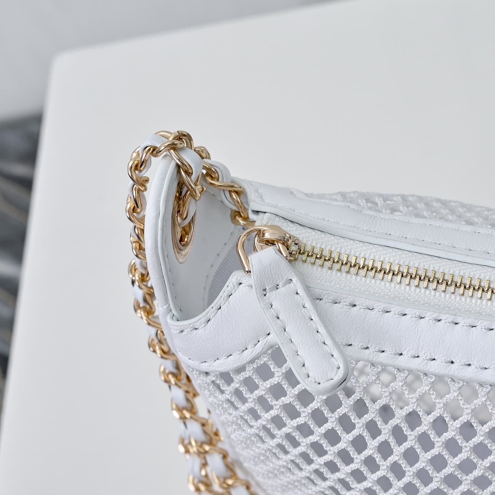 C820 🌸👑CHANEL25S Spring/Summer Trendy Collection🔥 Chanel fishing net lace bag features perforated lace and metal weaving/leather grid patterns, creating a lightweight and breathable design. The double C logo is preserved, while the chains combine leather  — image 7