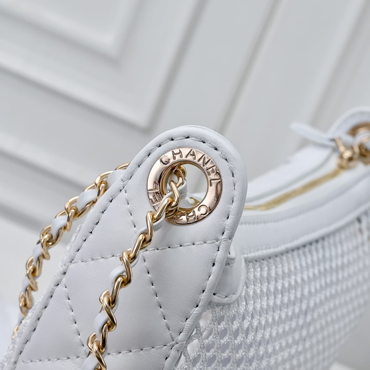 C820 🌸👑CHANEL25S Spring/Summer Trendy Collection🔥 Chanel fishing net lace bag features perforated lace and metal weaving/leather grid patterns, creating a lightweight and breathable design. The double C logo is preserved, while the chains combine leather  — image 6