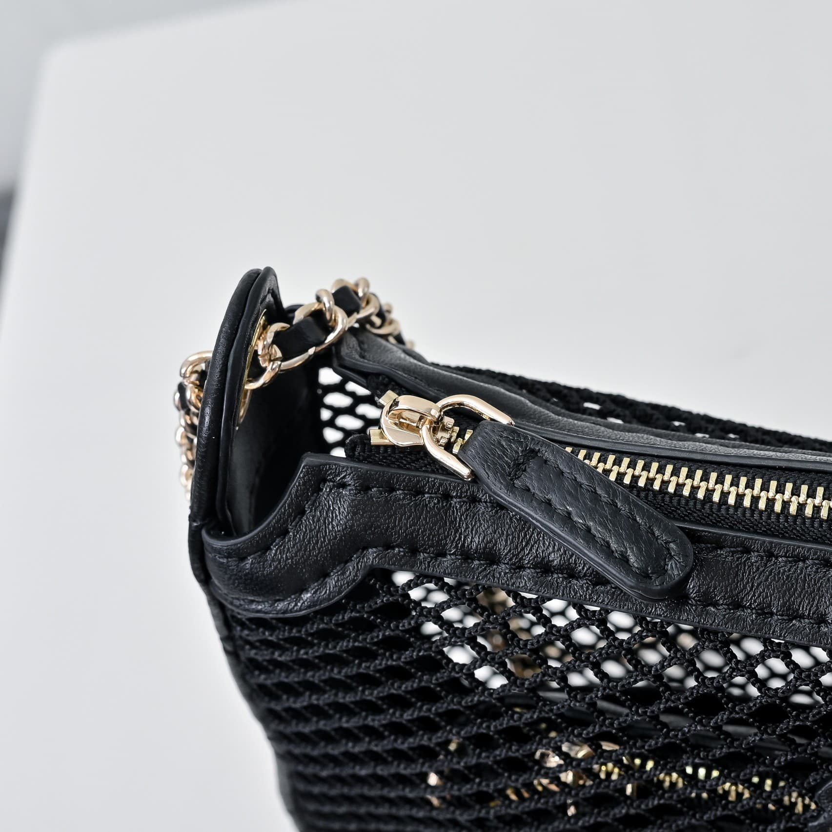 C821 🌸👑CHANEL25S Spring/Summer Trendy Collection🔥 Chanel fishing net fabric bags feature perforated fabrics, metal weaving, or leather grid patterns to create a lightweight and breathable design. The double C logo is preserved, while the chains combine le — image 6
