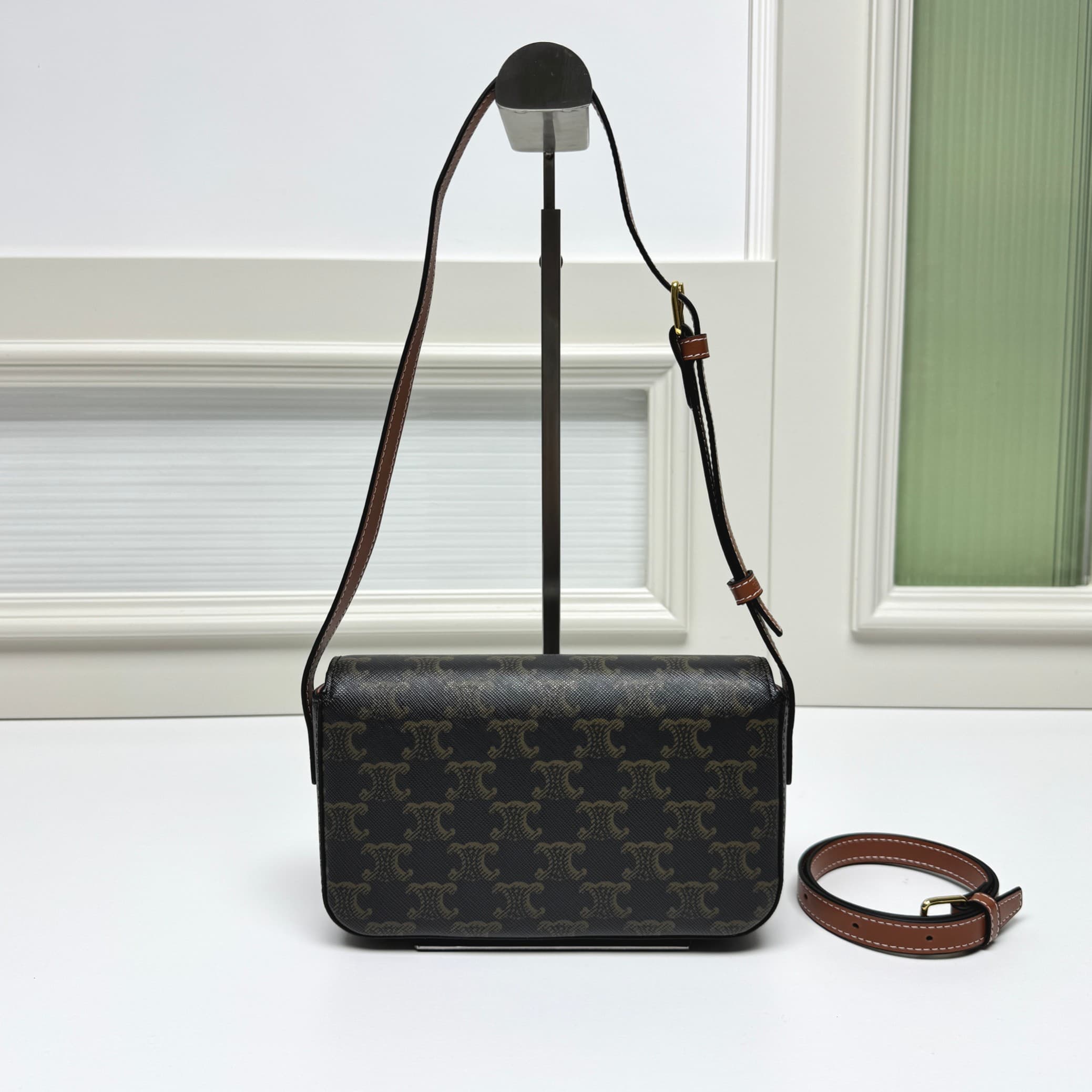 C430 Triomphe Triumph Arch underarm bag — image 5